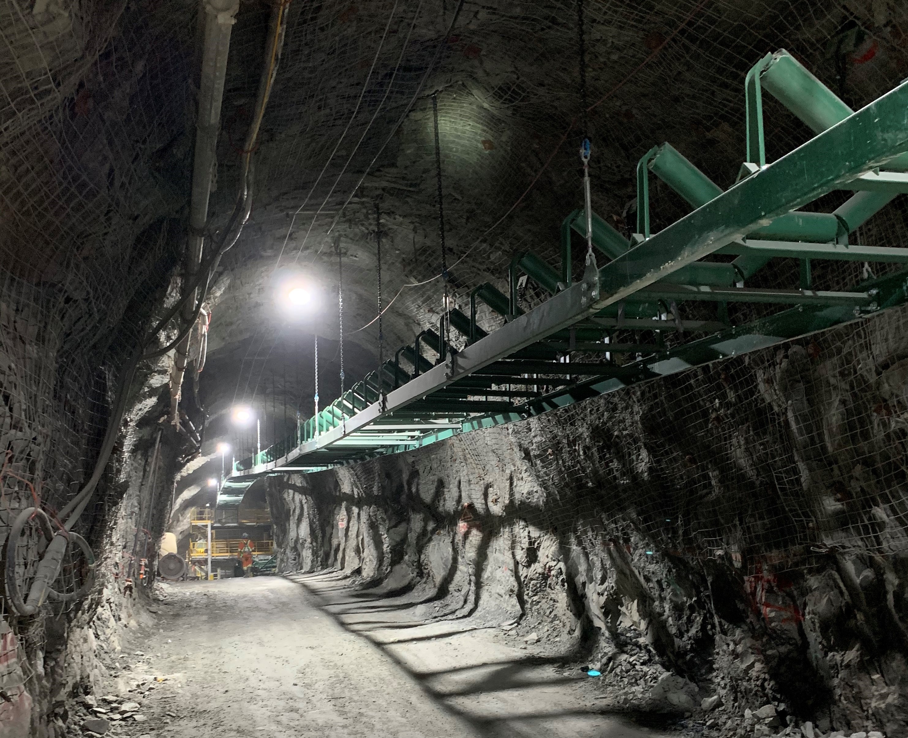 Lower mine conveyor