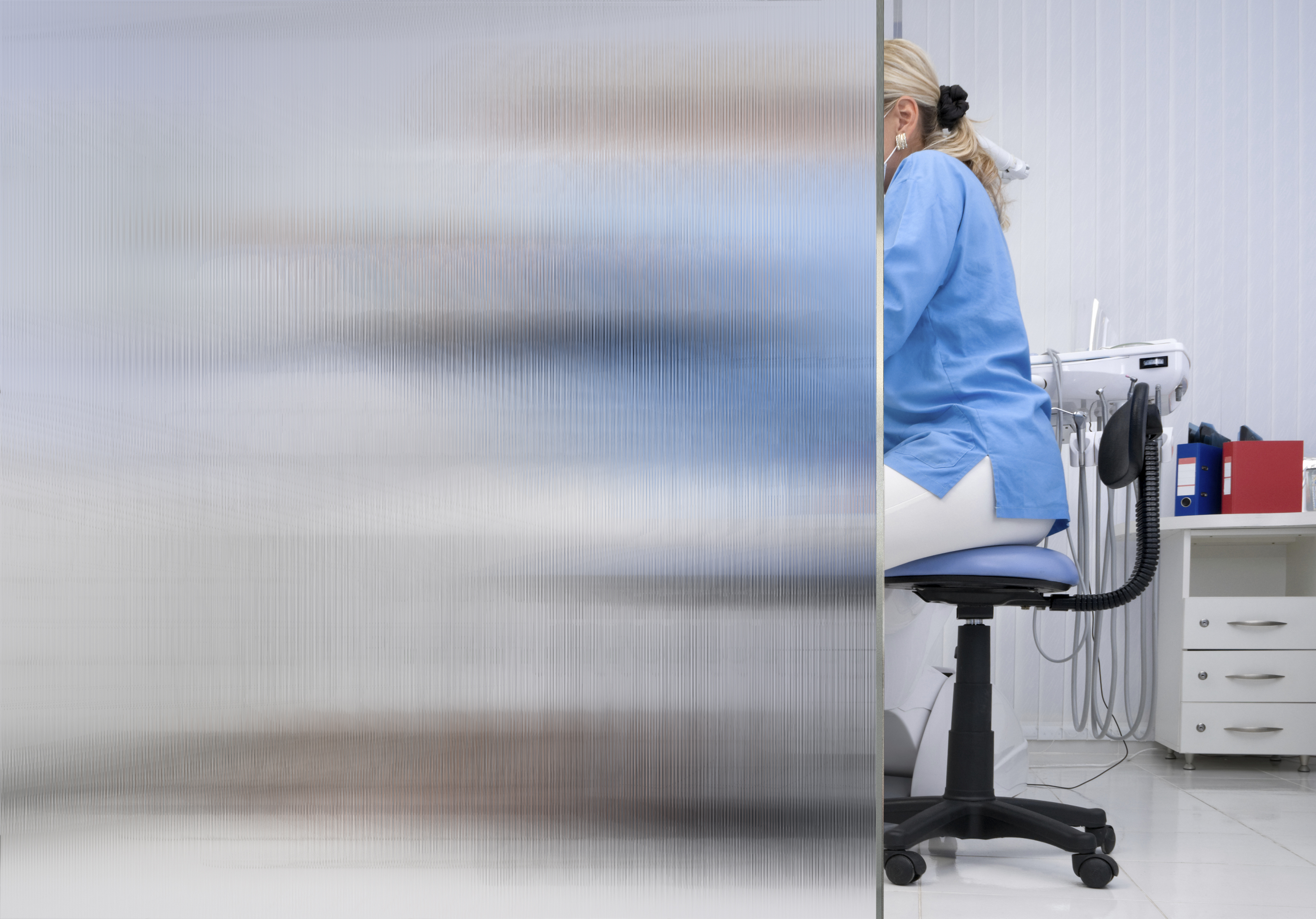 Bendheim’s Houdini™ textured privacy glass is a naturally hygienic building material that offers the highest level of privacy while allowing maximum light transmission.