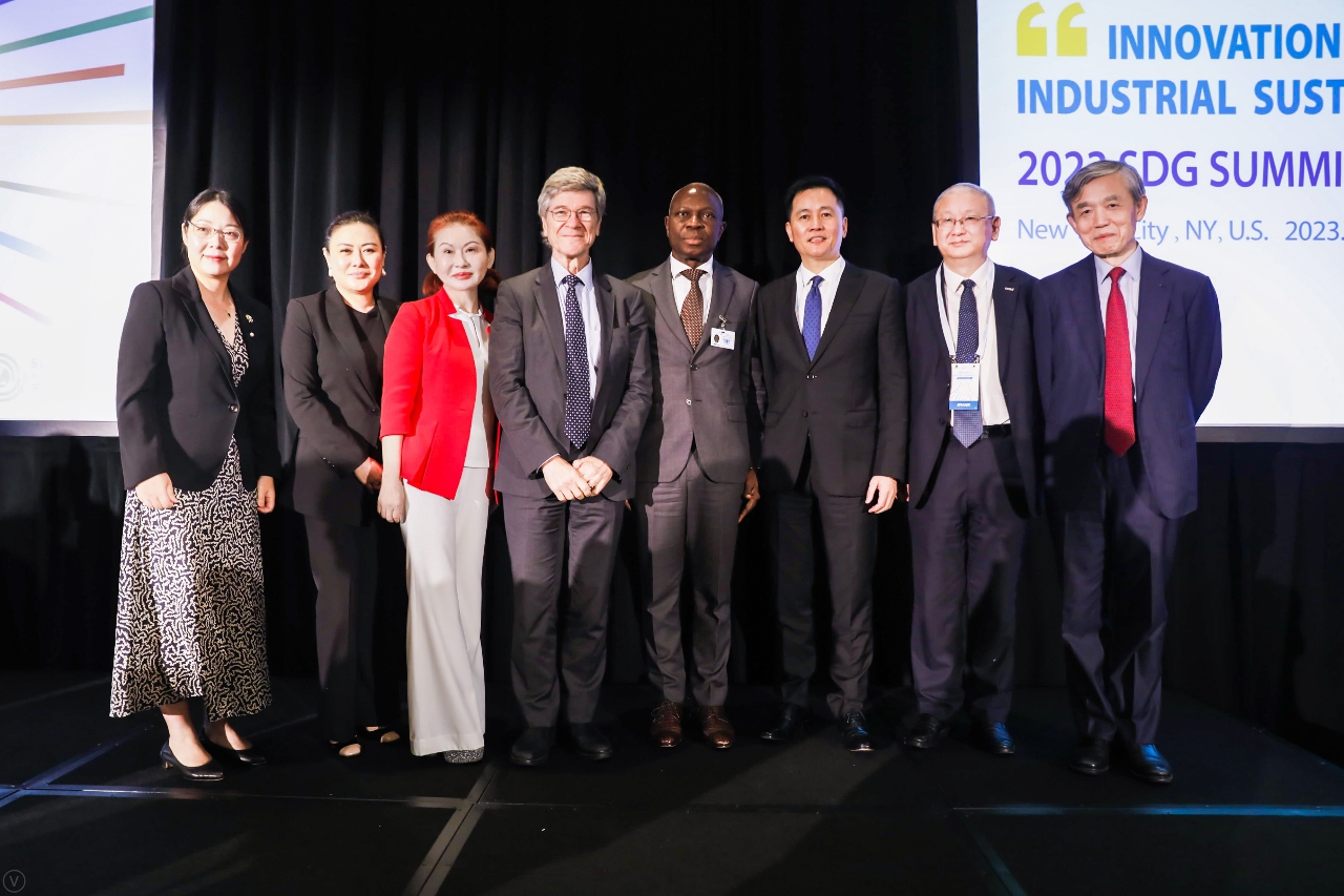 Joint photo of the 2023 SDG Summit Side Event  (Ms. Zhao Yan, president and general manager of Bloomage Biotech , is the third from the left).