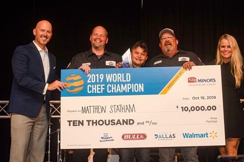 WFC's CEO Mike McCloud presents Chef Matthew Statham with his winning check. 