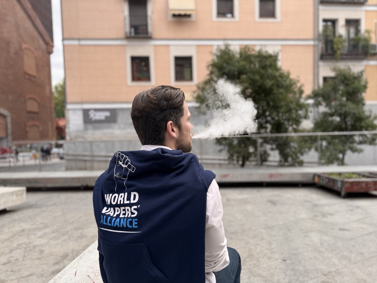 person vaping neutral 1