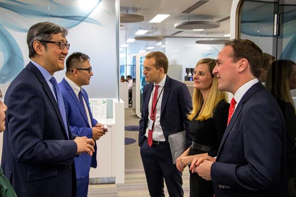 The Cyberport delegation visits Accenture Fintech Innovation Hub to learn about the latest Fintech trends in the UK and neo-banking.