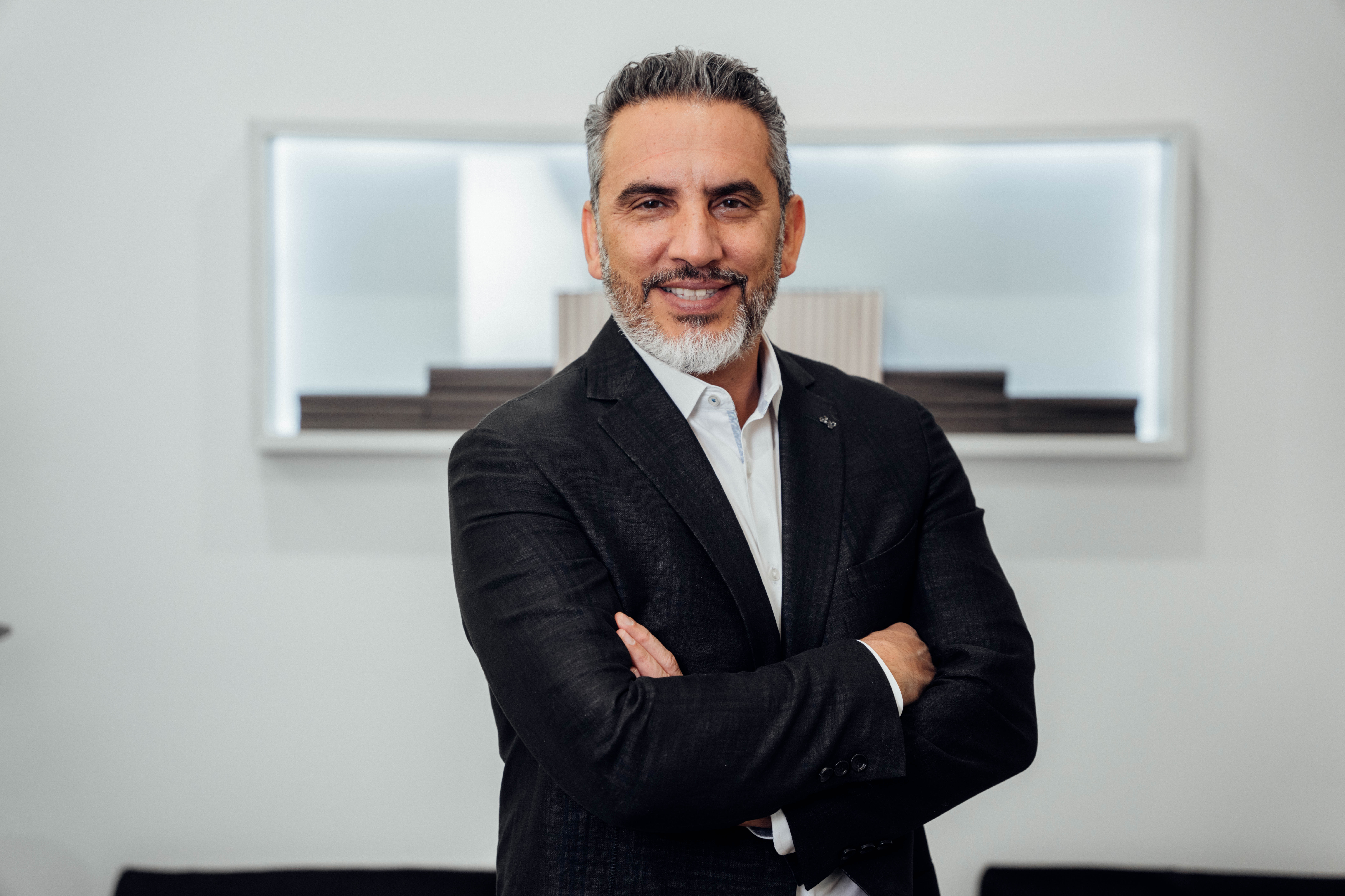 Headshot: Dr. David Saadat