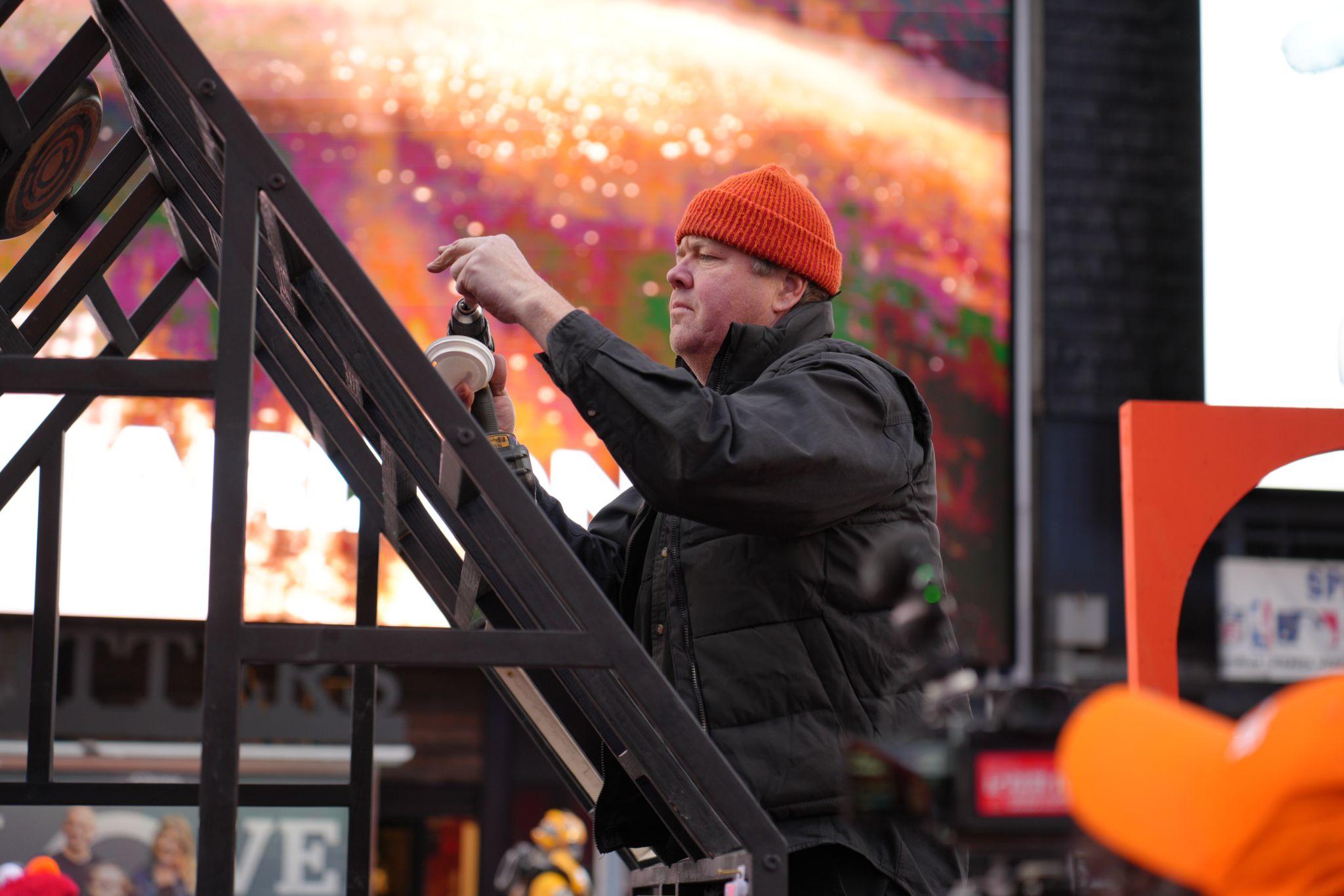 Brooklyn-based public artist Tom Fruin transformed everyday materials into meaningful expressions - Home Creator Totem.jpg