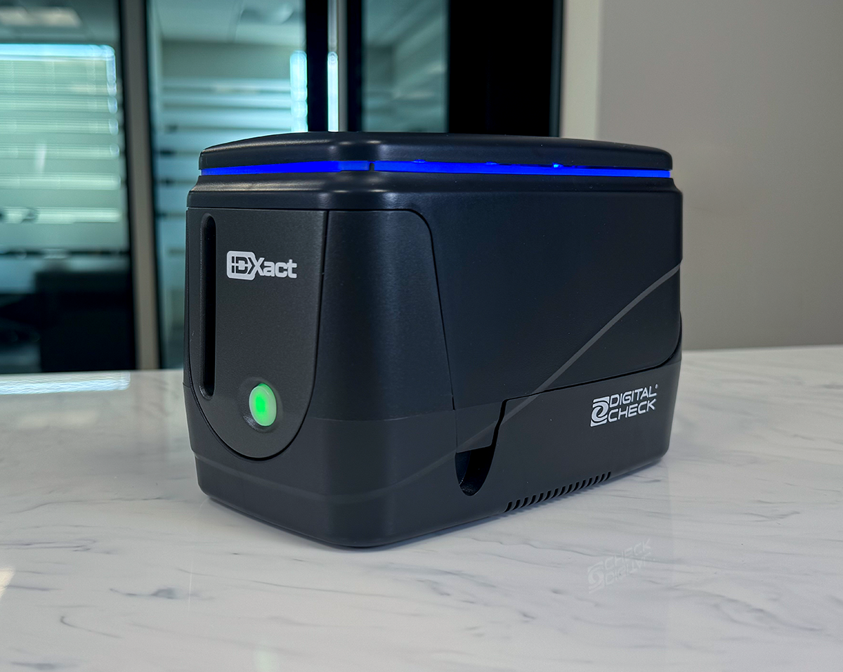 IDXact - ID scanner with ultraviolet and infrared detection