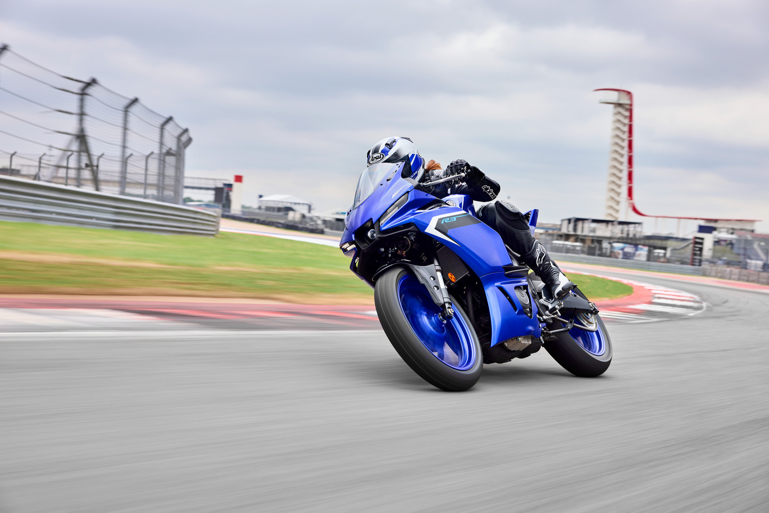 YZF-R3 Action