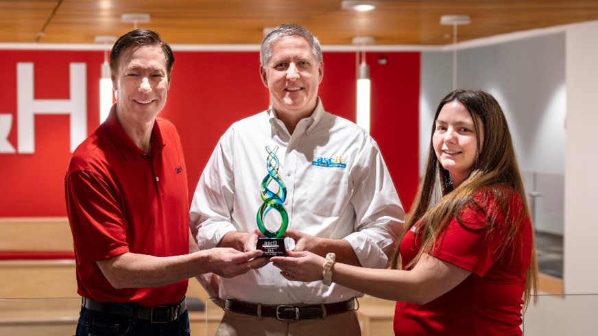 D&H Distributing’s Rob Webster (Senior Director, SMB – on the left) and September Fake (SMB Sales Manager and ASCII Ambassador - right) accept the award from ASCII’s COO and Senior Vice President Doug Young for Top Benchmark Survey Broadline Distributor 2022.