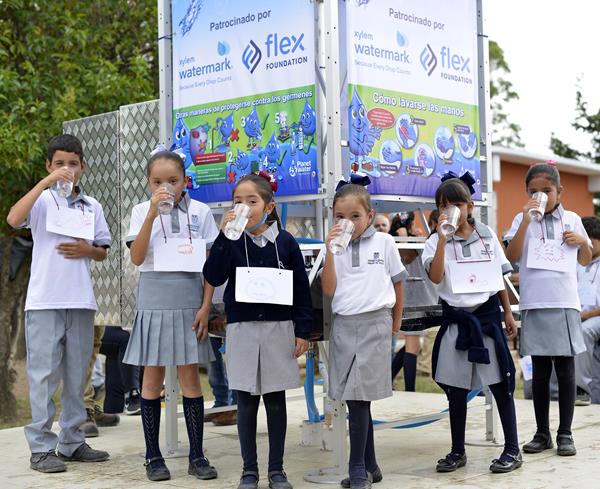 Students attending 20 de Noviembre primary school drink clean, safe water from the Planet Water Foundation AquaTower. The school is located in Rancho Viejo, a rural community outside of Aguascalientes that has contaminated drinking water.

Nallely del Rosario Alaniz, school headmaster, acknowledged the efforts there by saying, “For so long we were waiting to a have a filter that could help not only this school, but the entire community. With Planet Water working together with Flex and Xylem, they have helped by providing us with clean and safe water. Thank you very much for all your help.”