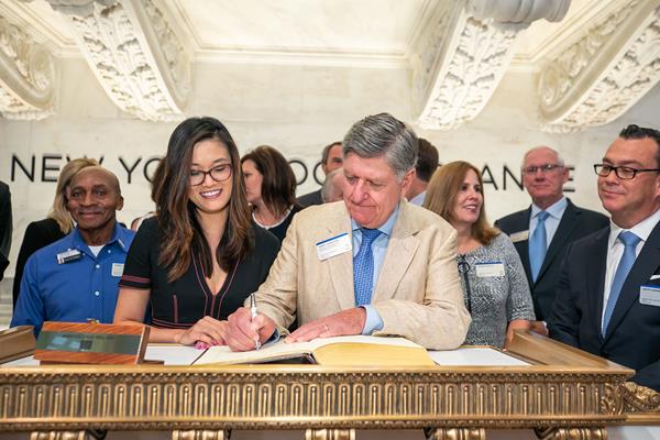 Terry Considine signs the NYSE Guest Book beside NYSE Group Executive Vice Chairman Betty Liu.