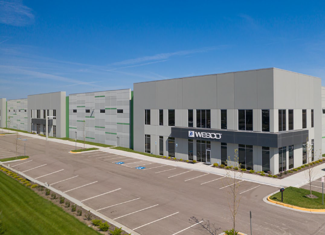 Lone Elm Commerce Center, a 210,504 square foot Class A distribution warehouse, was built in 2018. Its modern specifications and flexible configurations make this an attractive asset to many users.