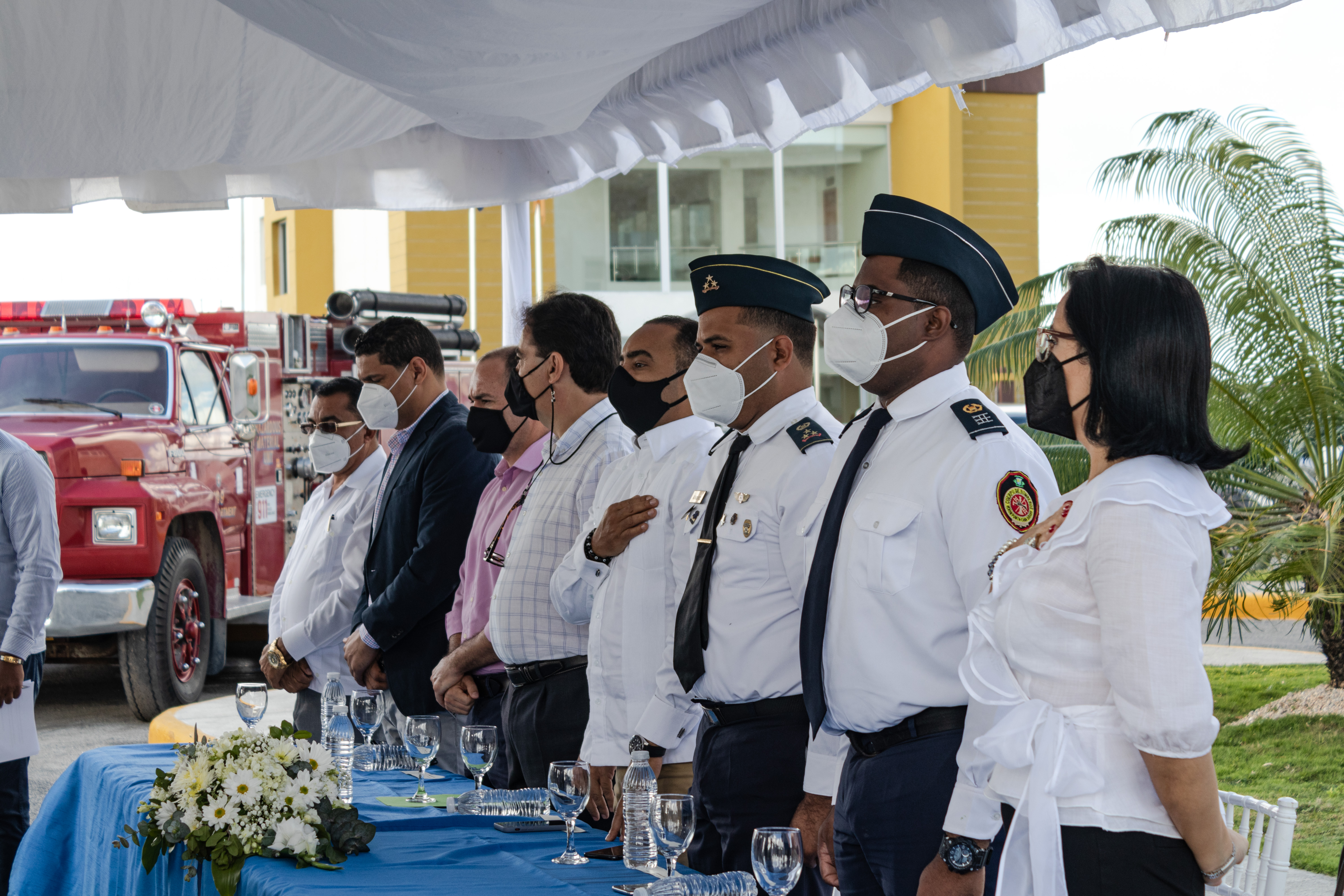 Cérémonie pour commémorer le don de camions de pompiers au service d'incendie de Punta Cana