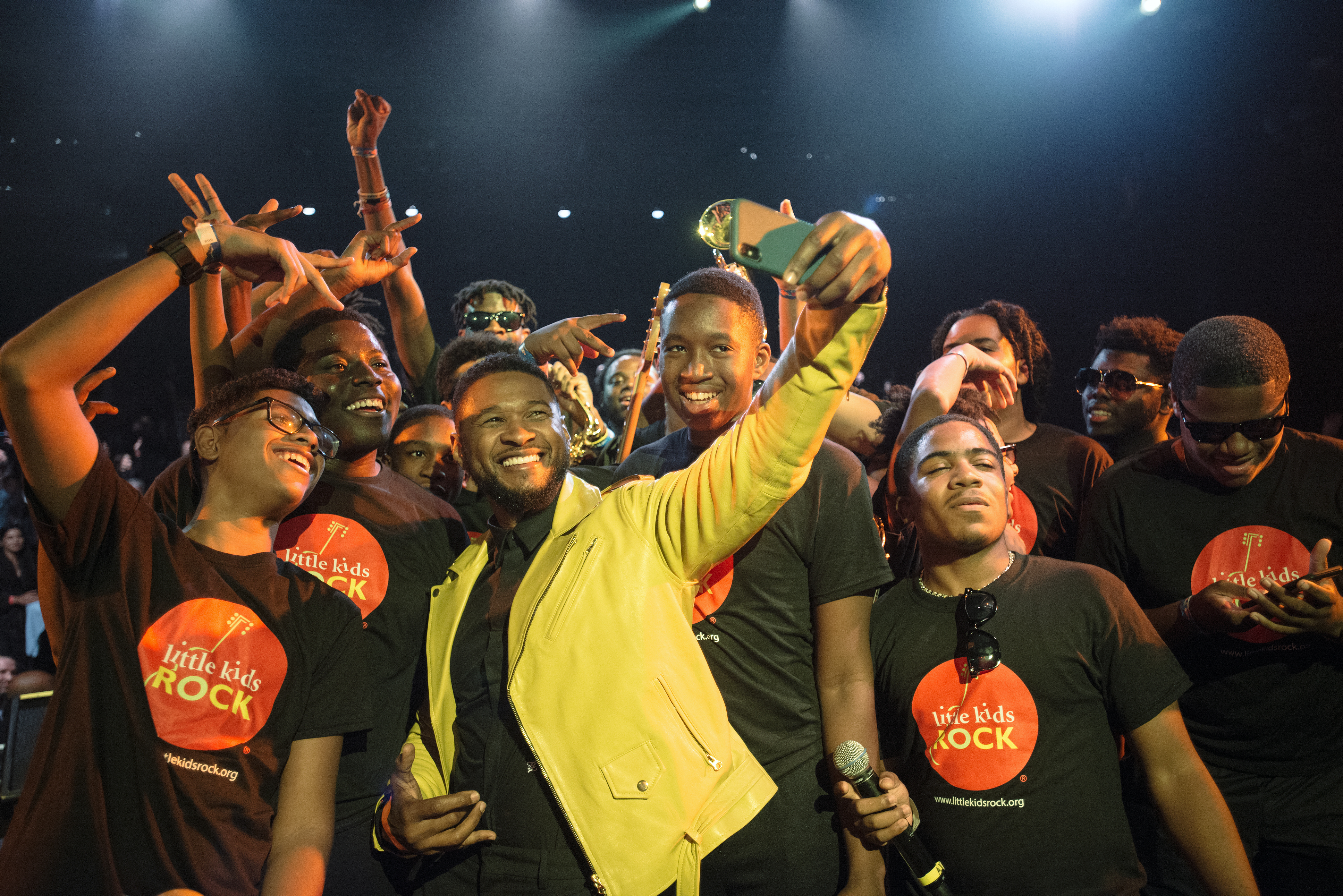 Usher Taking a Selfie with Little Kids Rock Students