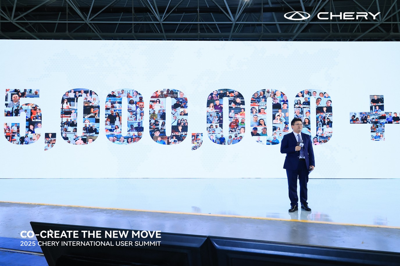 Gavin Liang, Deputy General Manager of Chery Brand, delivers a speech on site 