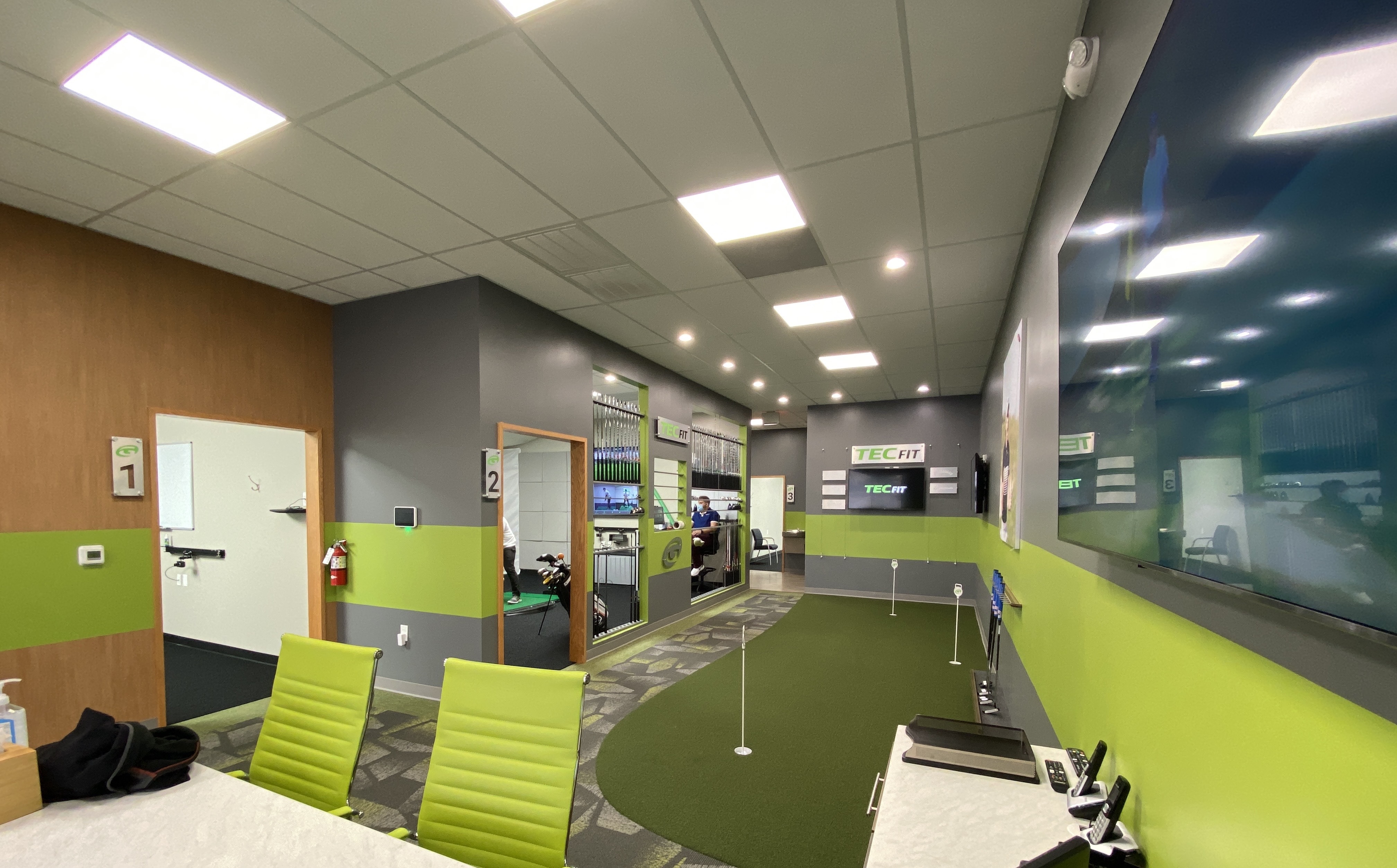 GOLFTEC Katy lobby, putting green and club fitting wall