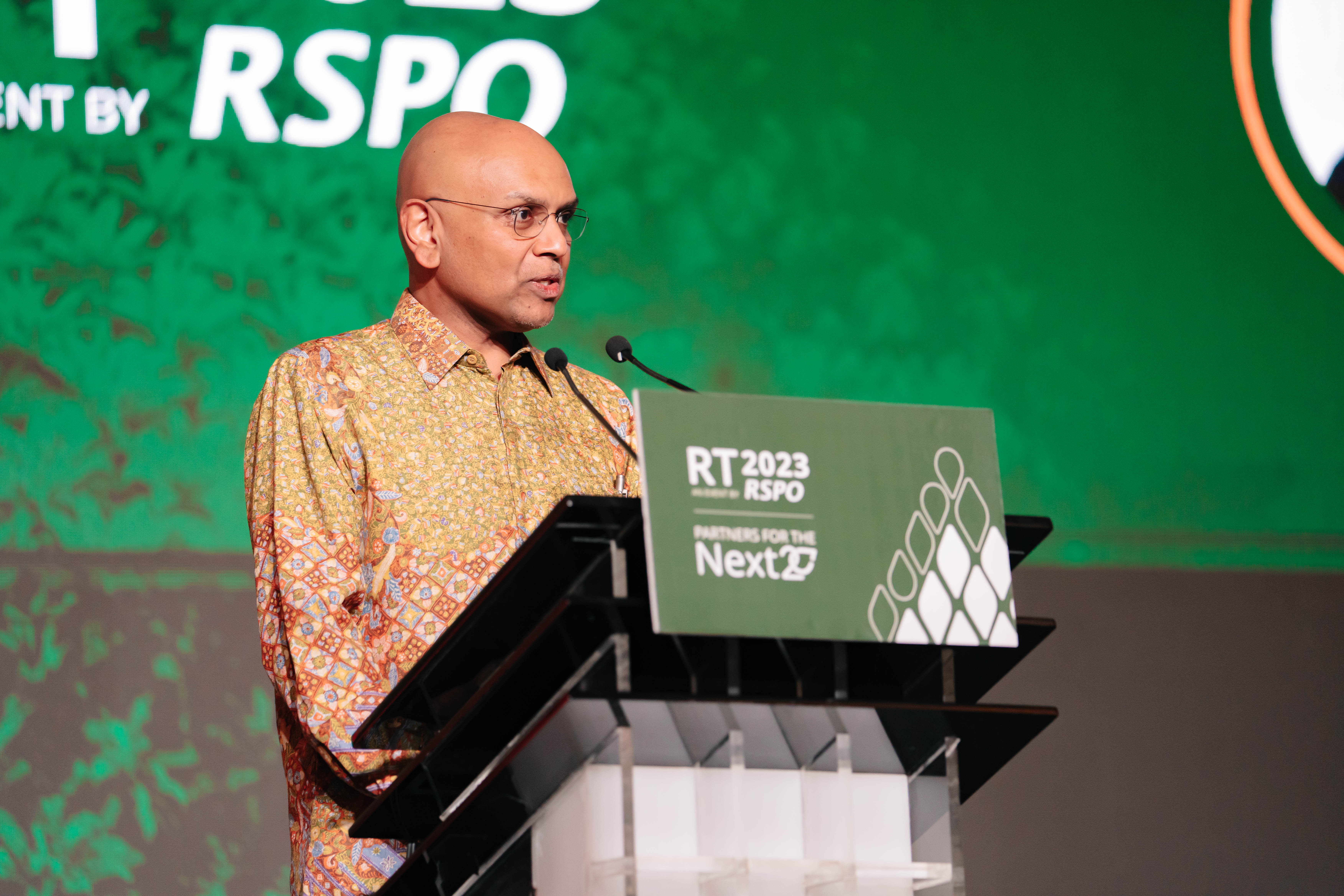 Chief Executive Officer RSPO menyampaikan pidato pembukaan di RSPO RT2023