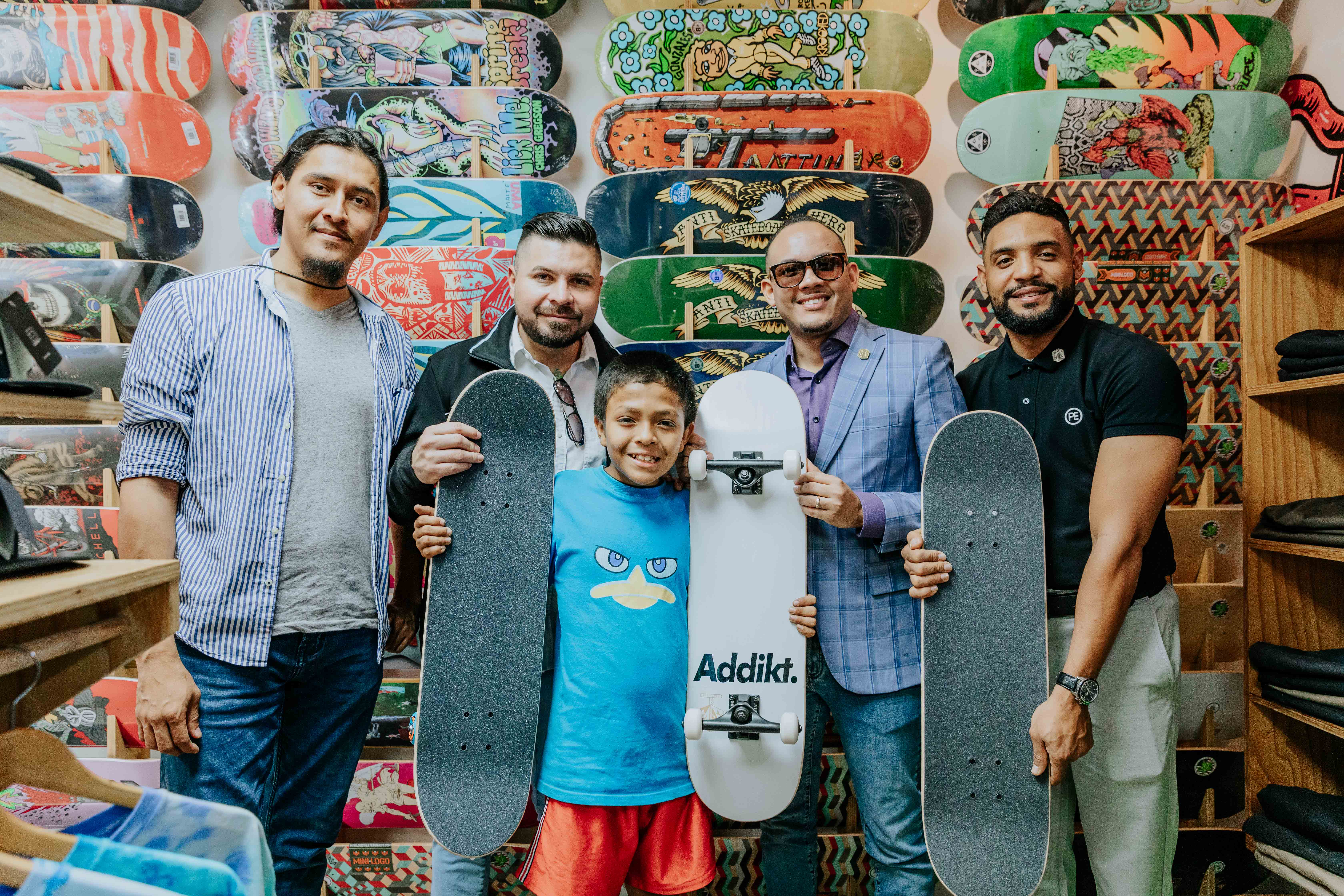 Jairo Gonzalez and Gregorix Polanco made official delivery of 20 skateboards.