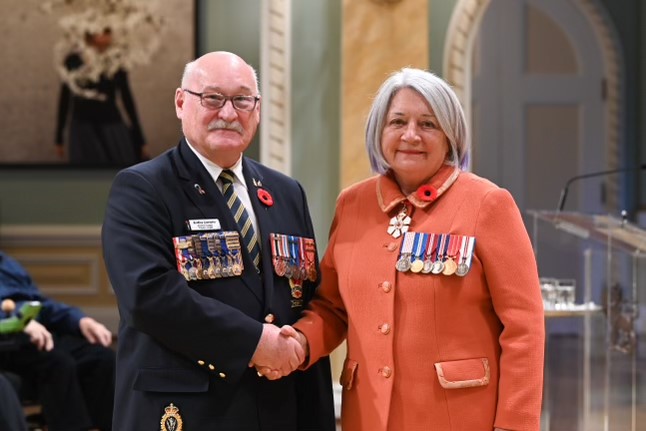 Her Excellency Mary Simon, Governor General of Canada receives First Poppy from Legion Dominion President Berkley Lawrence.Photo: Rideau Hall