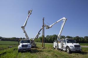 Dakota Electric Crews respond to ARCOS callout