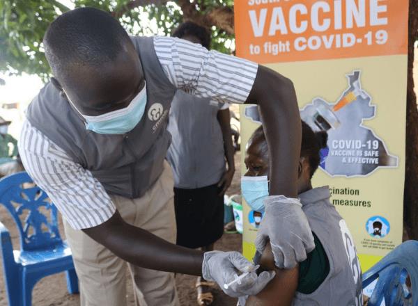 CMMB health worker in South Sudan administering a COVID-19 vaccine.