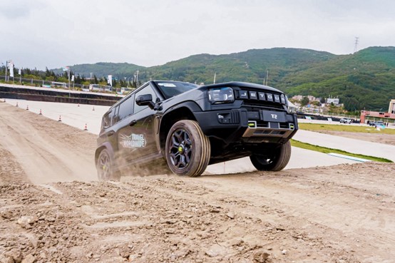 Feel the Hybrid Off-road Capabilities