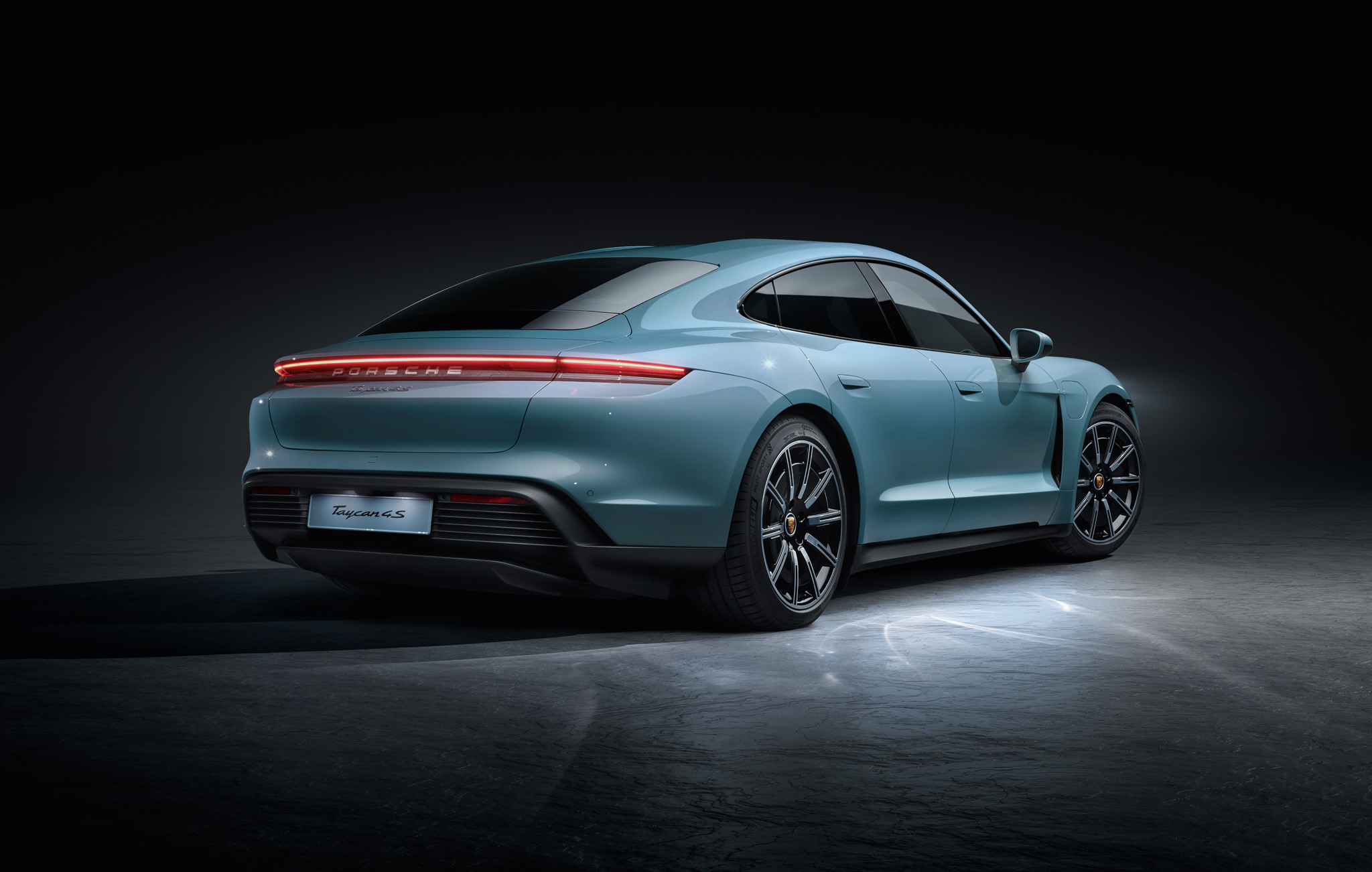 02 Porsche Taycan 4S 