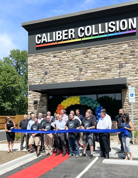 Caliber holds ribbon-cutting ceremony at new collision center