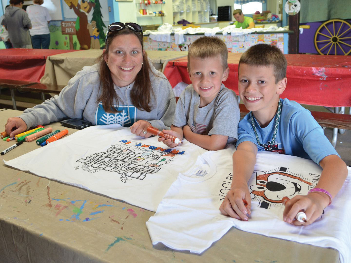 Jellystone_Park_T-shirt_making