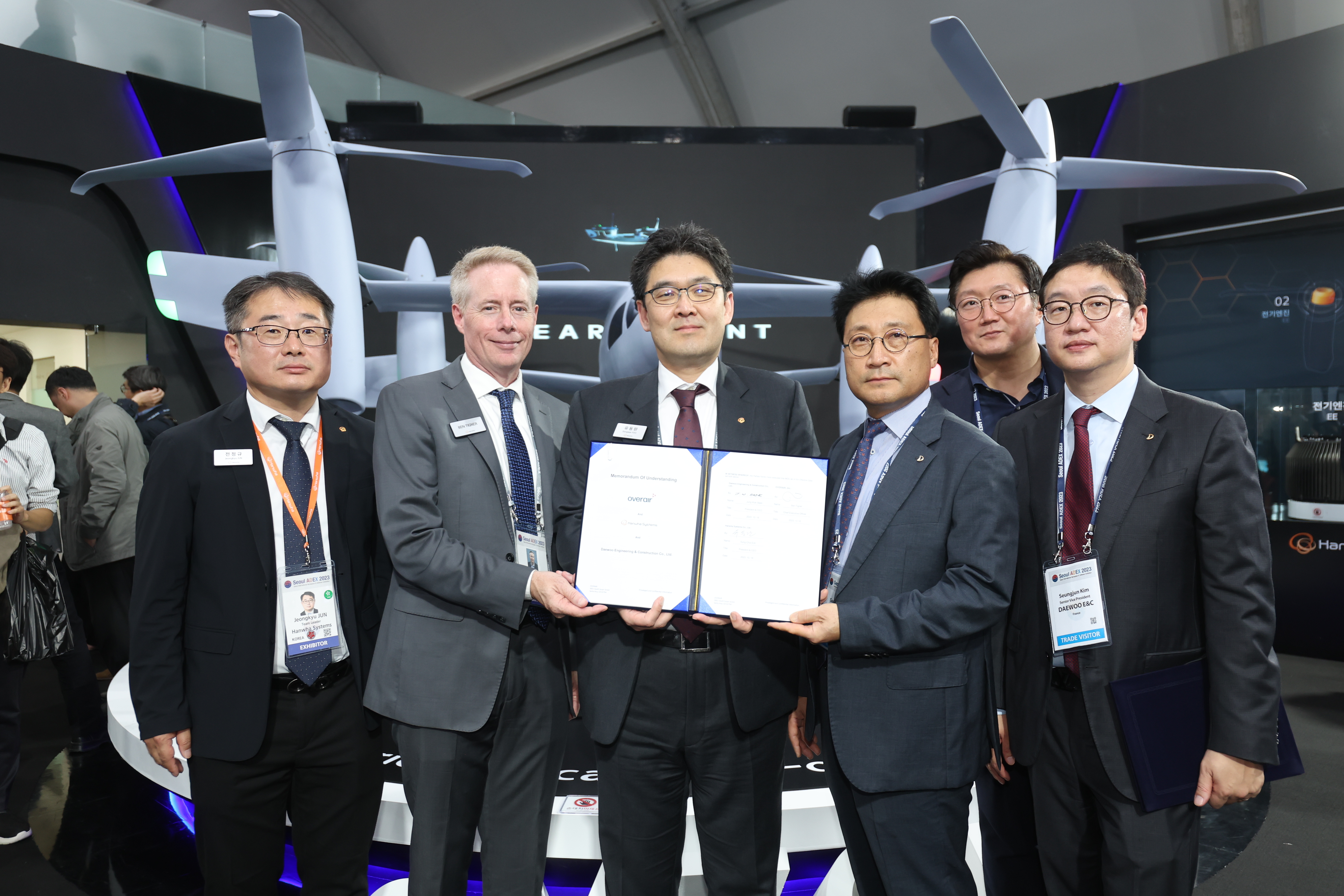 Company leadership from Overair, Hanwha Systems and Daewoo Engineering and Construction holding MOU