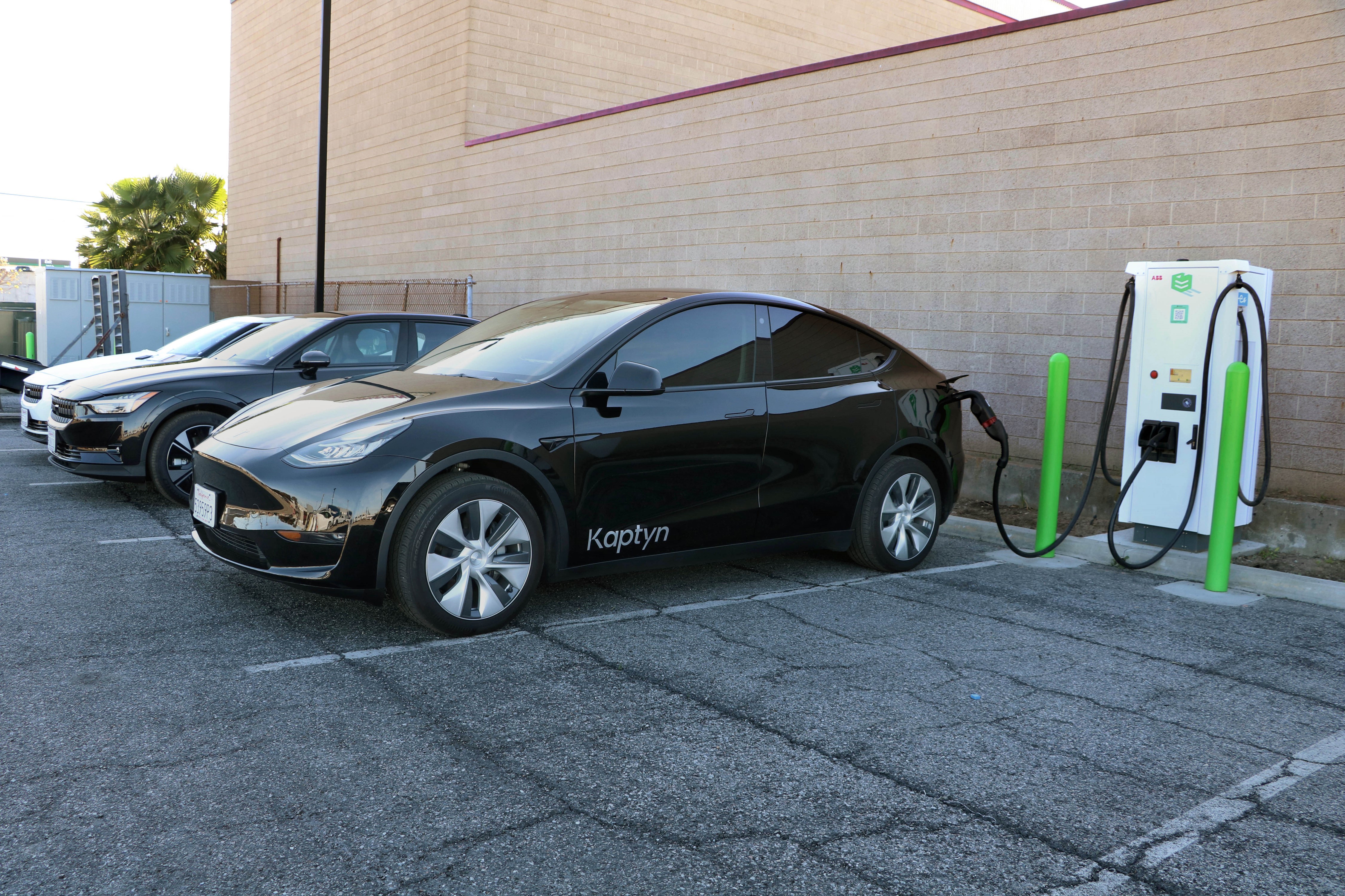 Kaptyn utilizes Zeem Solutions' charging depot to deploy a zero-emission fleet of Teslas.