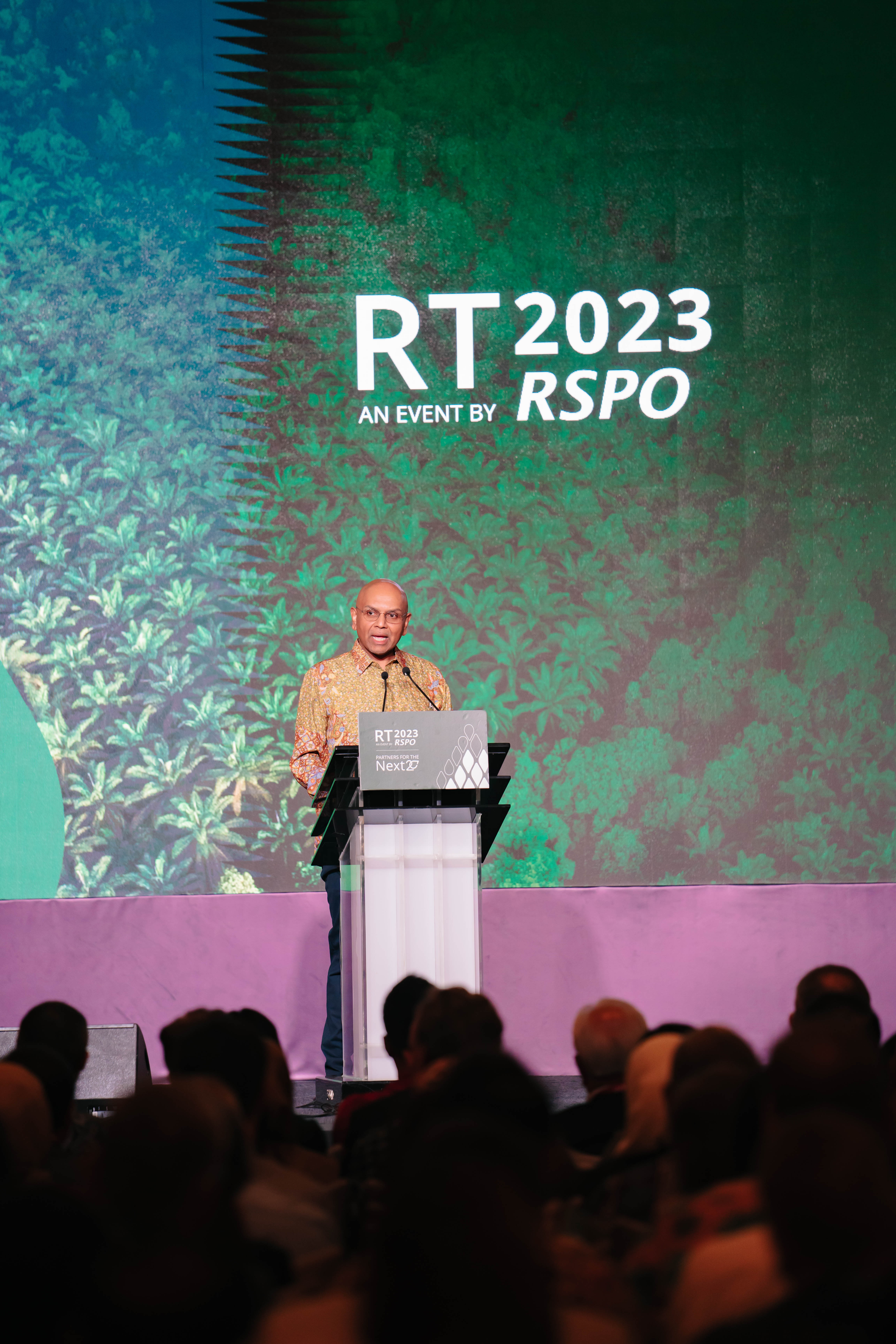 Chief Executive Officer RSPO menyampaikan pidato pembukaan di RSPO RT2023