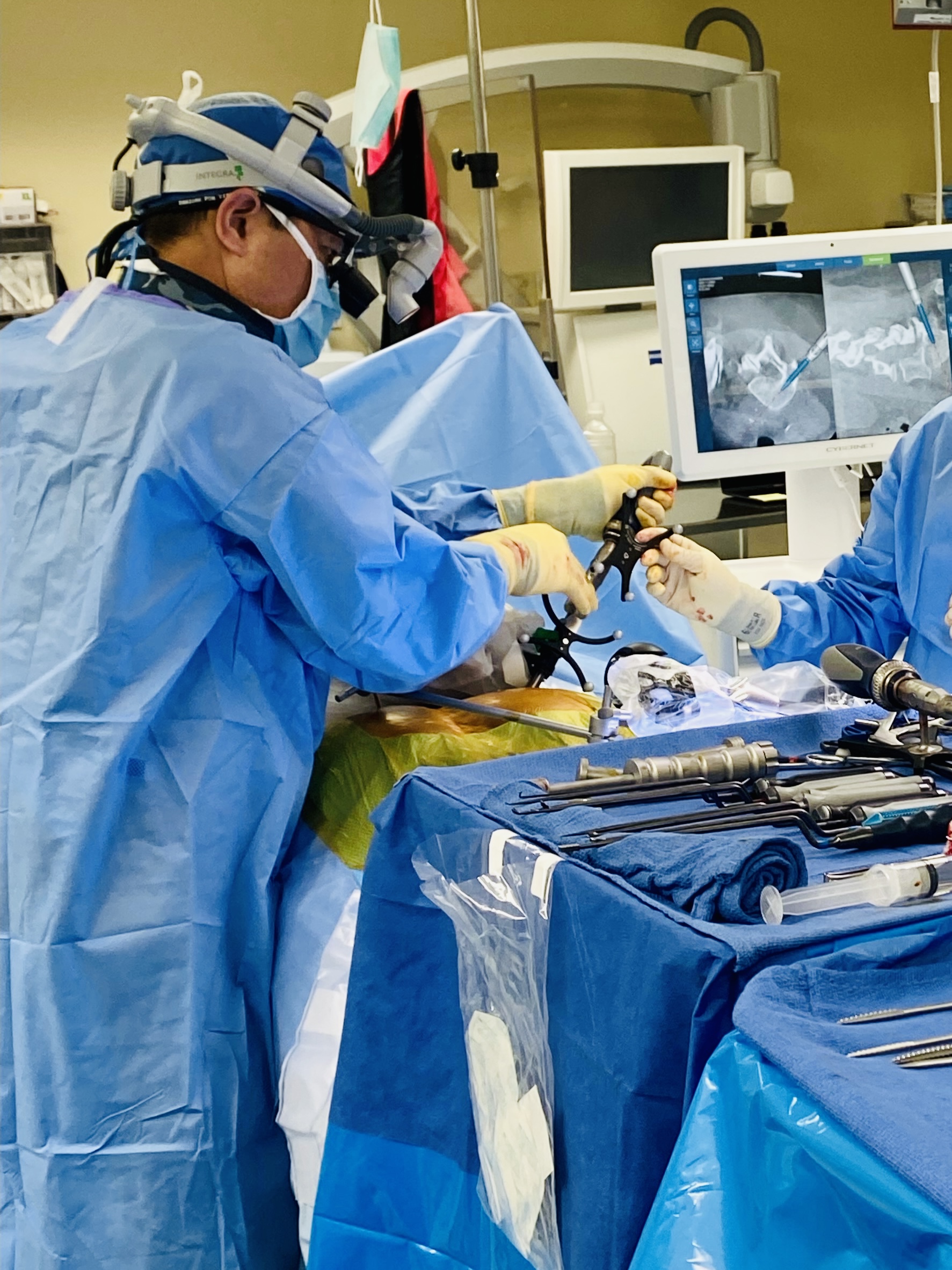 Dr. Tien Le recently performed the first procedure integrating the Remi Robotic Navigation System, LineSider Spinal System, and FlareHawk Expandable Interbody Fusion Device technologies