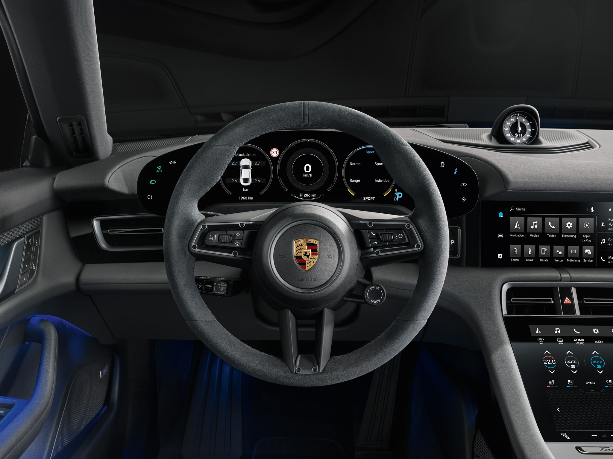 05 Interior of the Porsche Taycan 4S