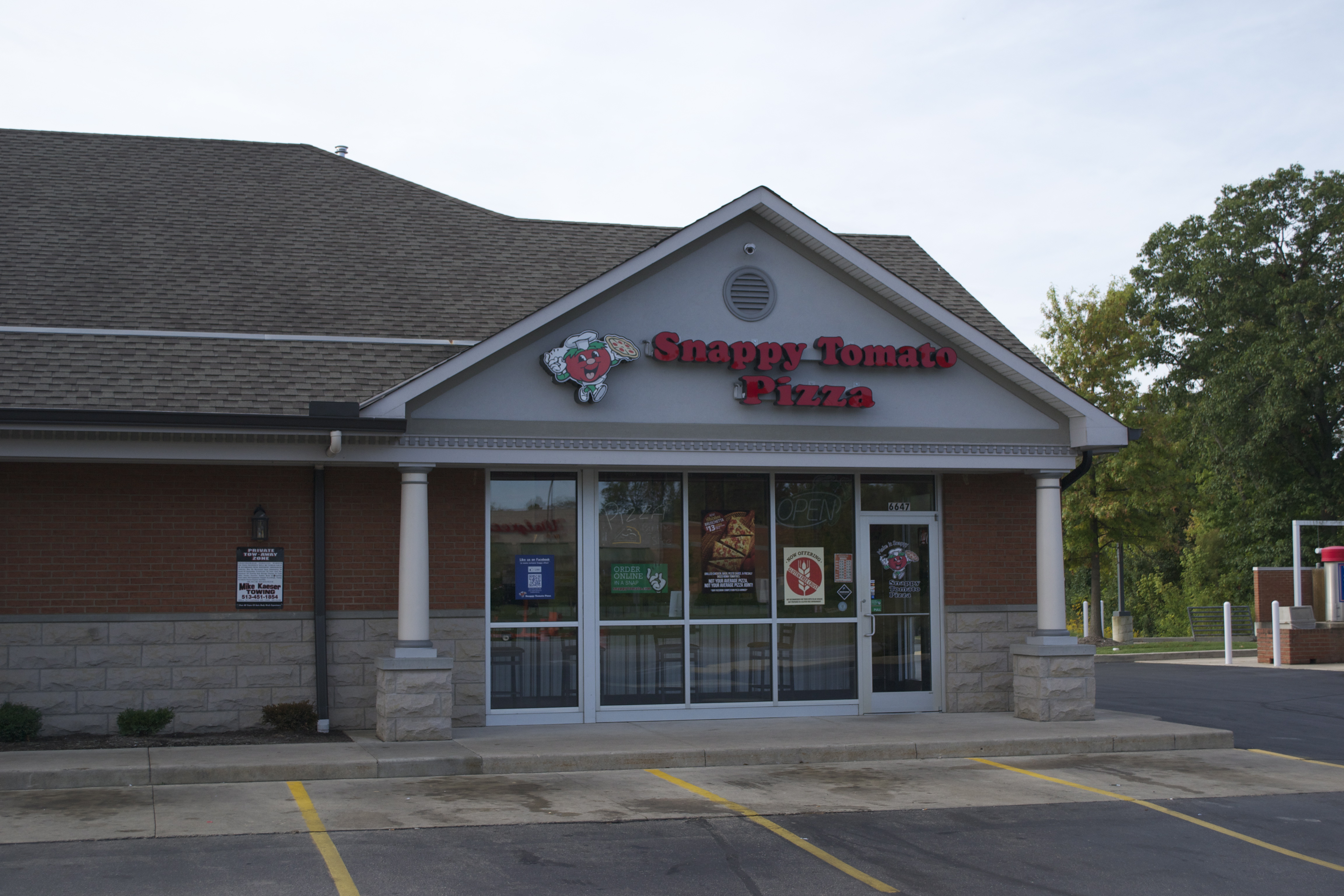 Franchisee Location – Typical Strip Mall Restaurant - Restaurant offers speedy delivery, pick-up ordering and full dining experience with menu and buffet selections.  This could be your restaurant:  https://www.snappytomato.com/franchise-info/
#SnappyTomato
