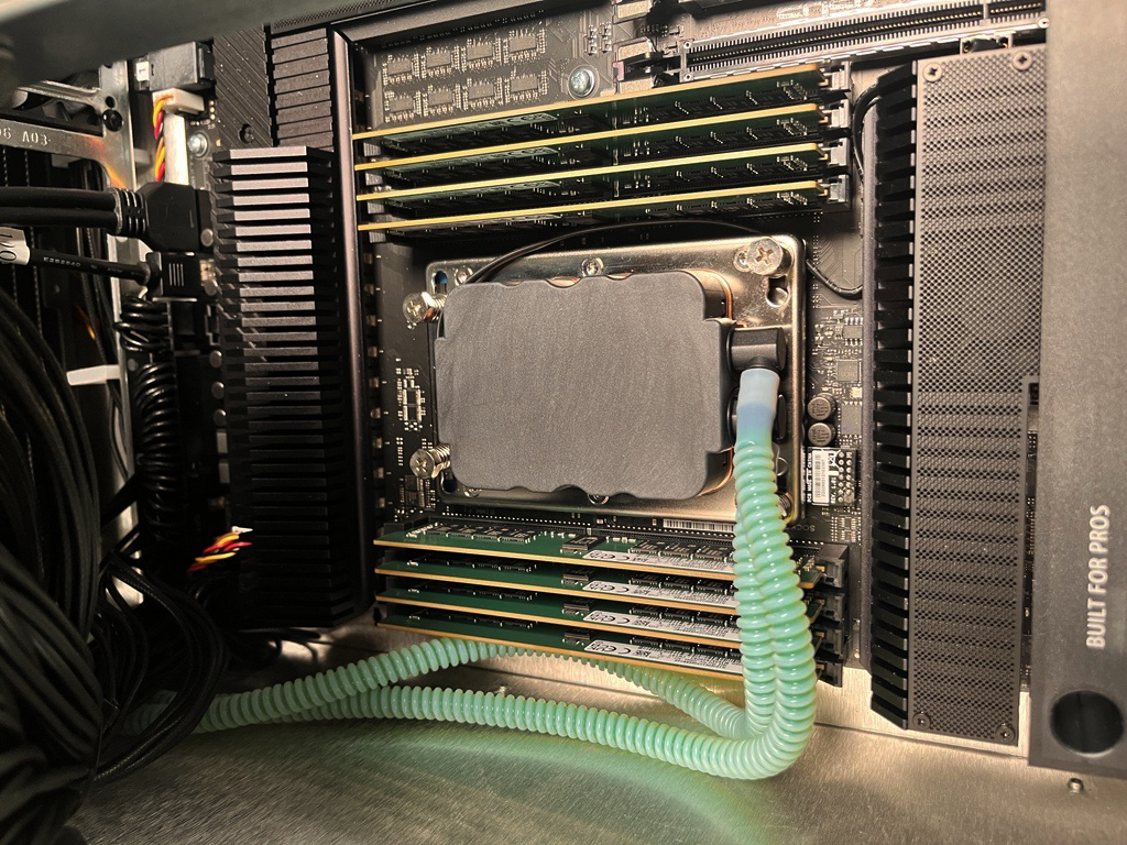 Liquid -cooled BOXX APEXX T4 PRO