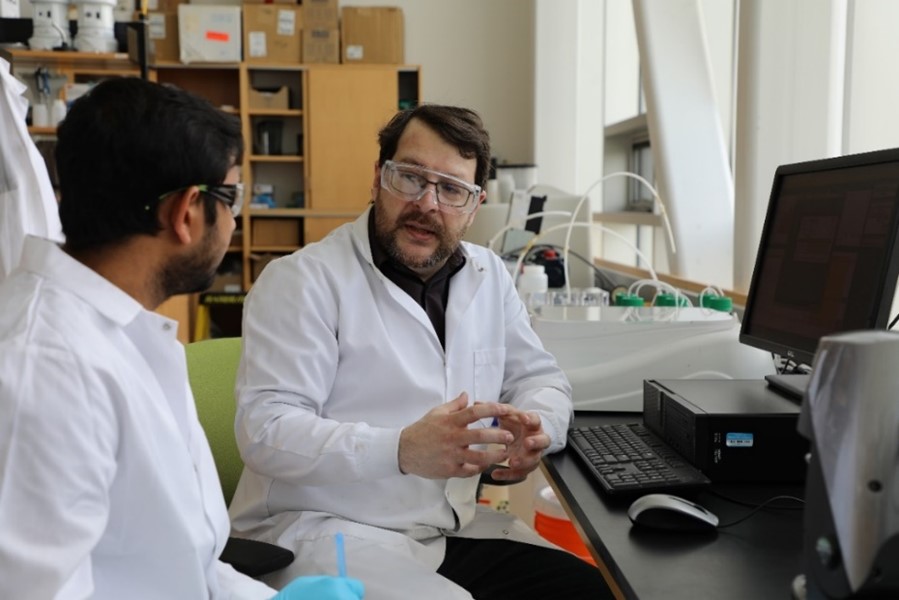 (Left to right) Tharindu Suraweera-Arachchilage – Bio Manufacturing Scientist I, and Roger Gumbau-Brisa - Carbon Transformation Senior Scientist, analyzing data in the Verschuren Centre testing lab, Sydney, NS.