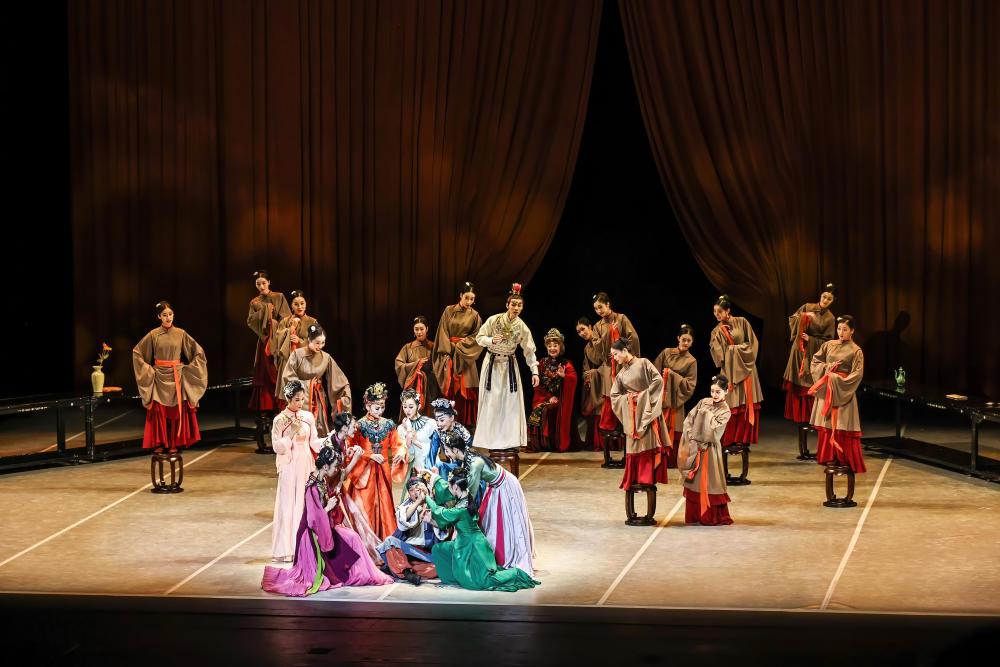 In New York City, performers present the ethnic dance drama A Dream of Red Mansions.: In New York City, performers present the ethnic dance drama A Dream of Red Mansions.