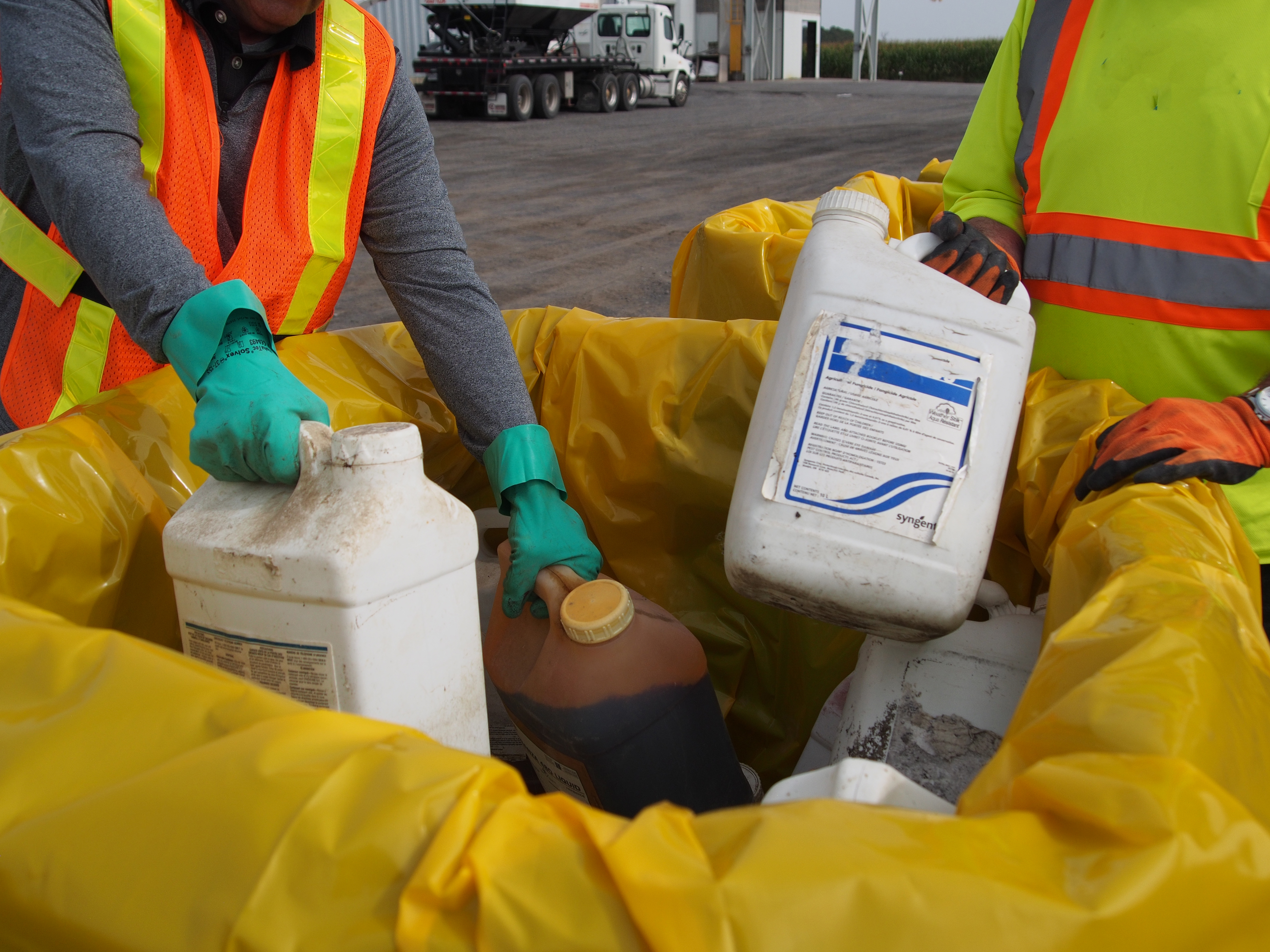 Les producteurs agricoles du Québec se préparent à la collecte automnale des pesticides et médicaments périmés