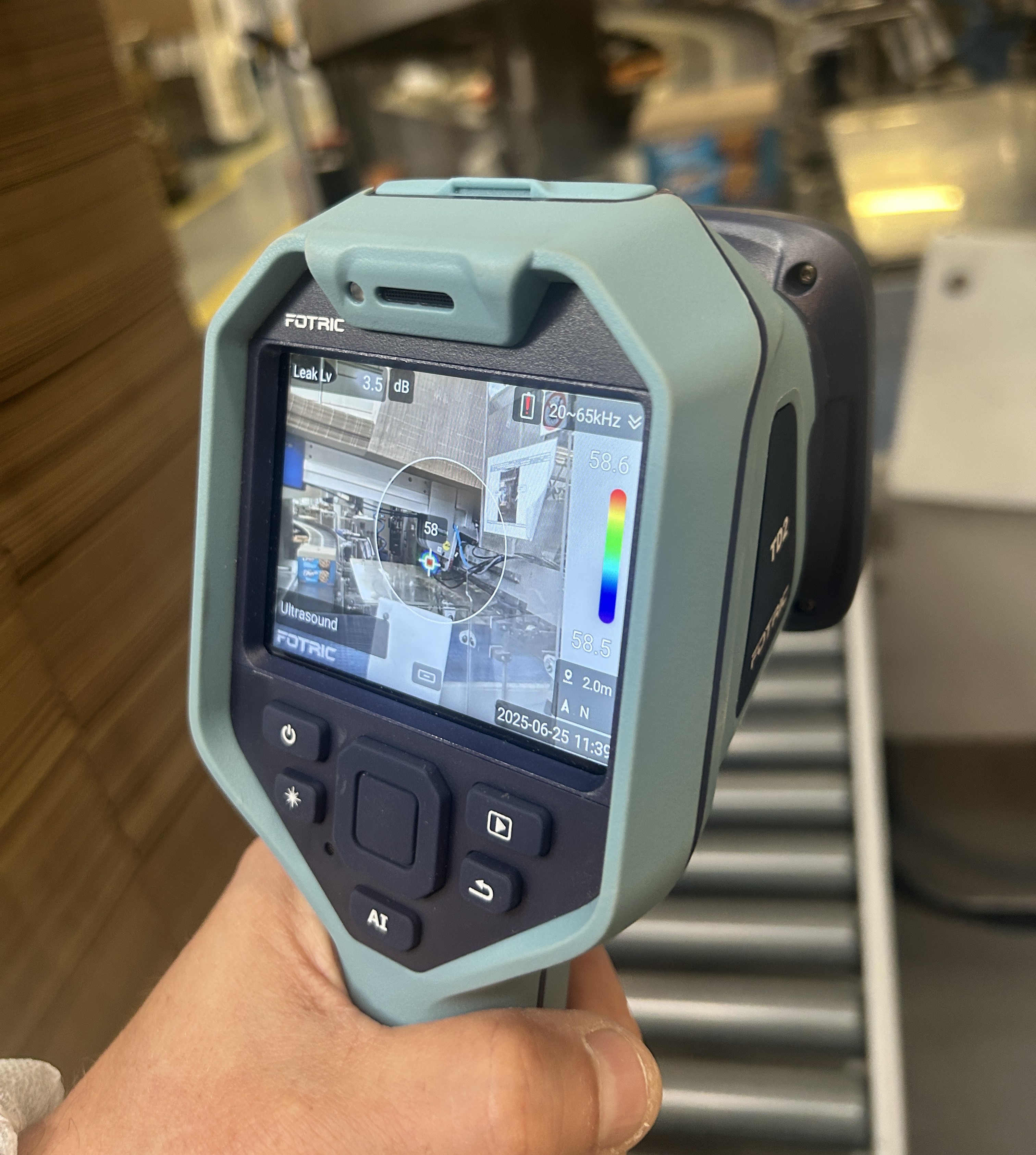 FOTRIC TD2 acoustic imager in action at an industrial site to detect compressed air and gas leaks with real-time sound visualization.