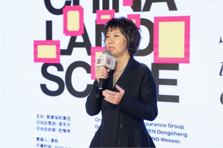 唐昕（泰康保险集团艺术品收藏部负责人、泰康空间总监、展览策展人）在展览开幕仪式上发言