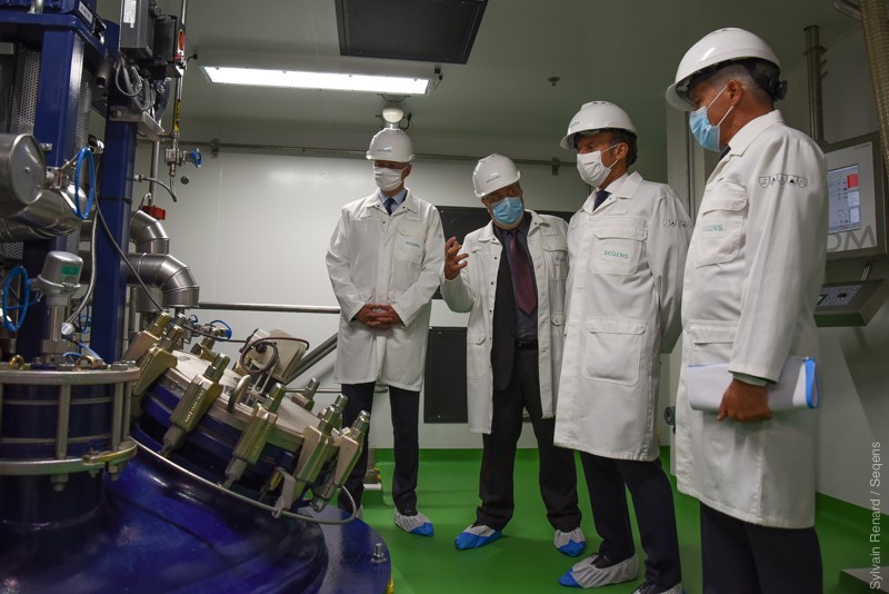 French President, Emmanuel Macron, and Bruno Lemaire, the French Minister of Economy, Finance and Recovery, toured the opening of a SEQENS facility that will produce a fifth-generation contraceptive molecule with a superior safety profile for women and with a very high level of biodegradability, giving it a major environmental interest. 