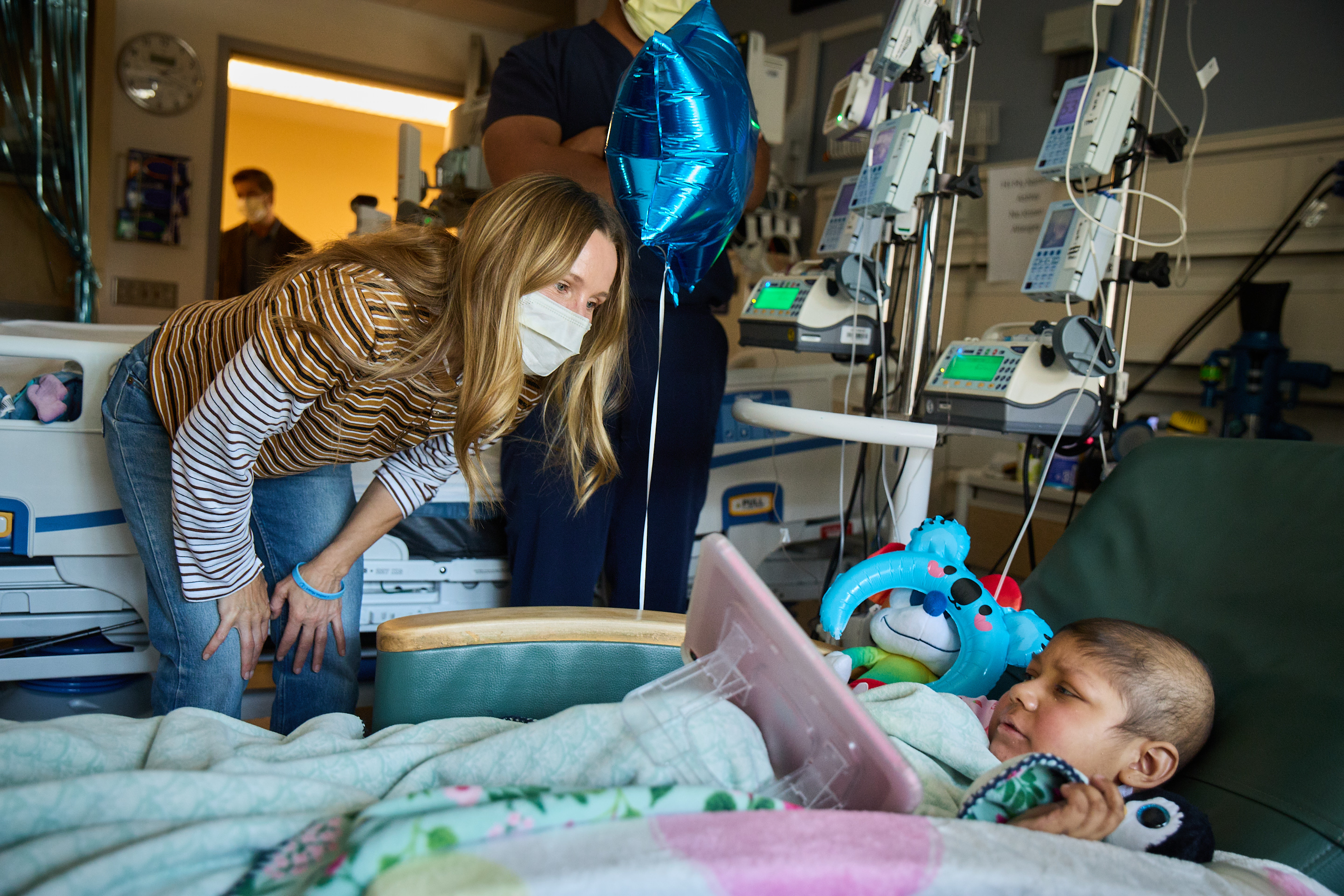 Kristen Bell visits patients' bedsides during her visit to UCLA Matel Children's Hospital with Musicians On Call and Hyundai Hope on Wheels.