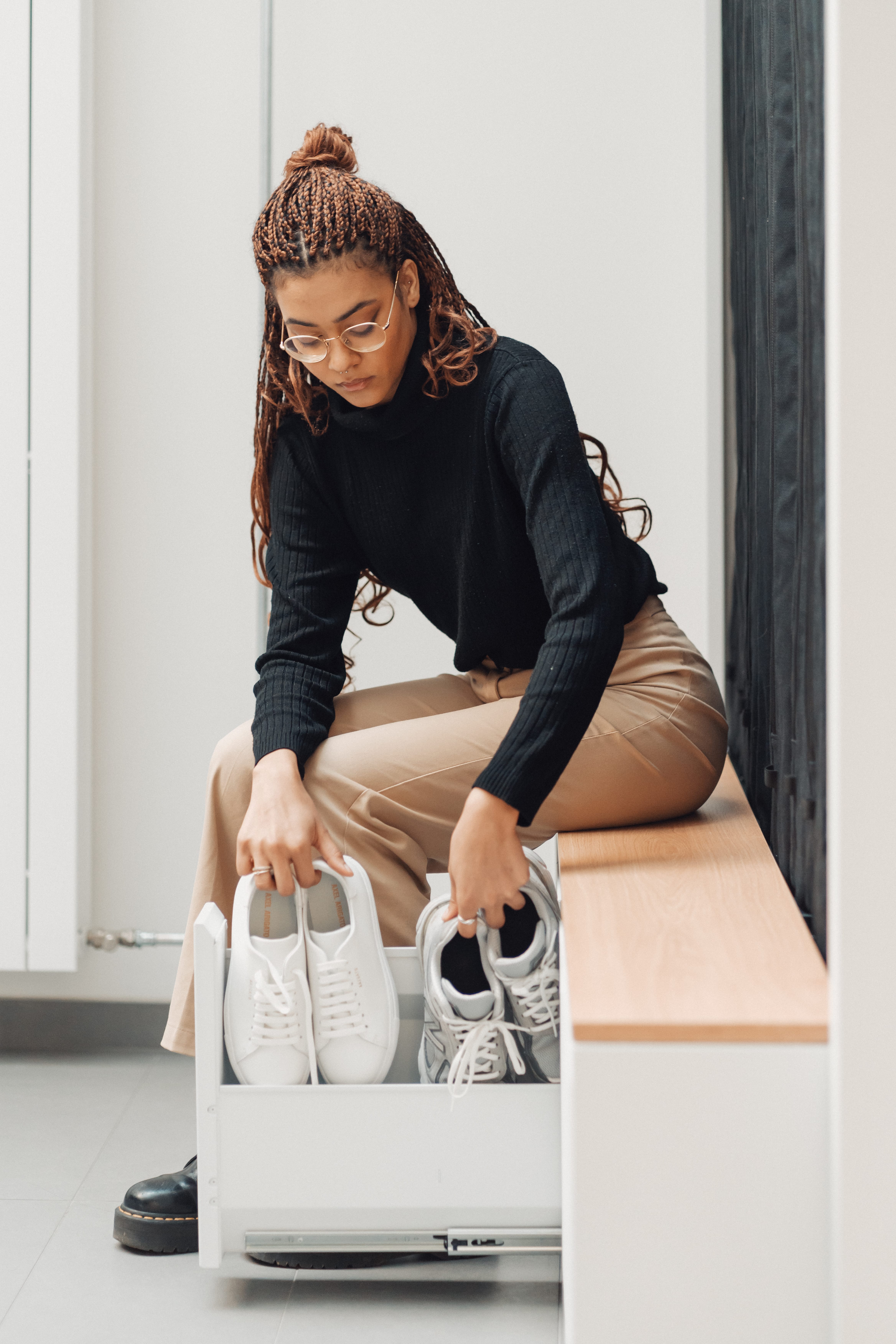 Integrated bench with shoe compartment