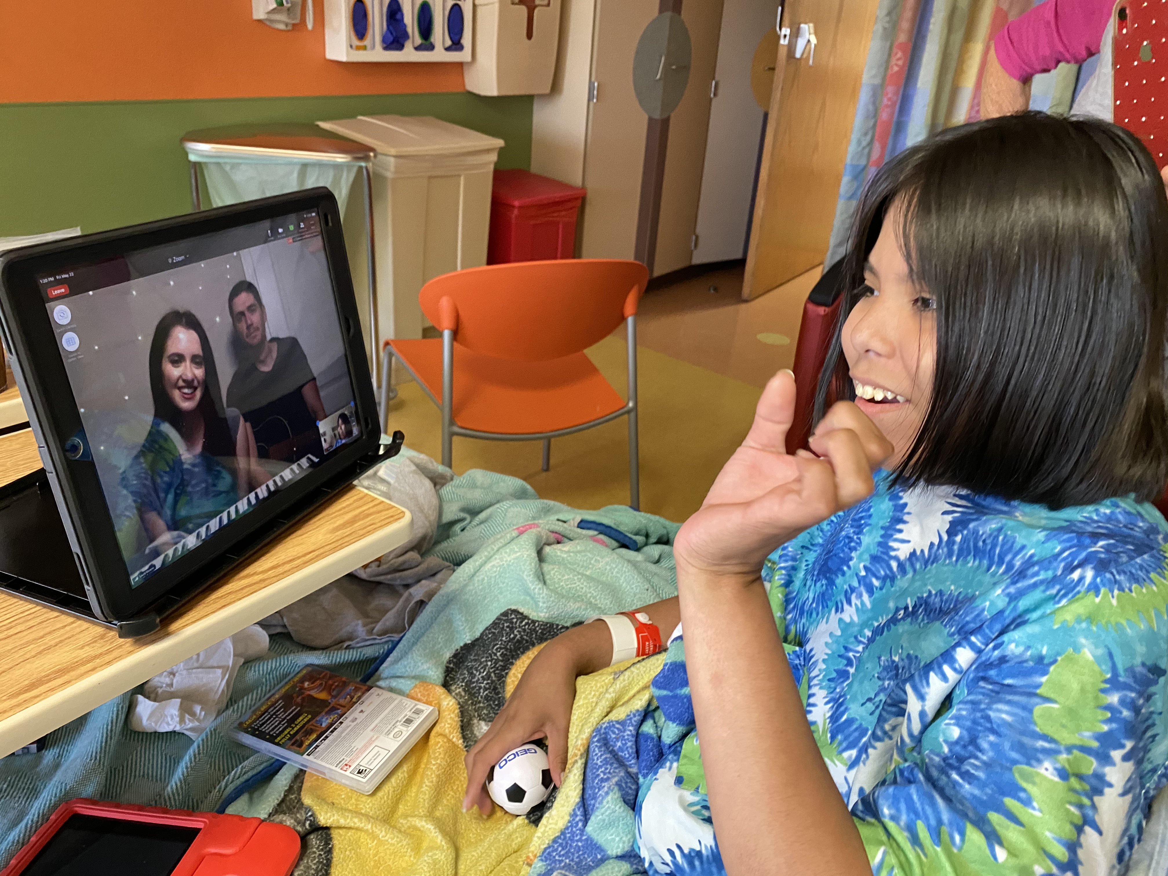 A pediatric patient connects with a Volunteer Musician during the Musicians On Call Virtual program.