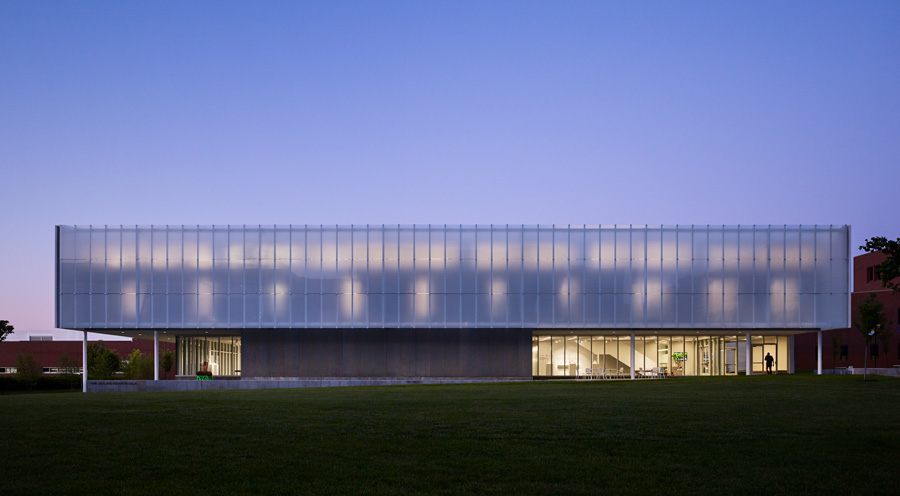 Bendheim’s customized ventilated glass facade at the JCCC Fine Arts and Design Studio diffuses light, creating a soft glow at night. Photo by Nick Merrick.