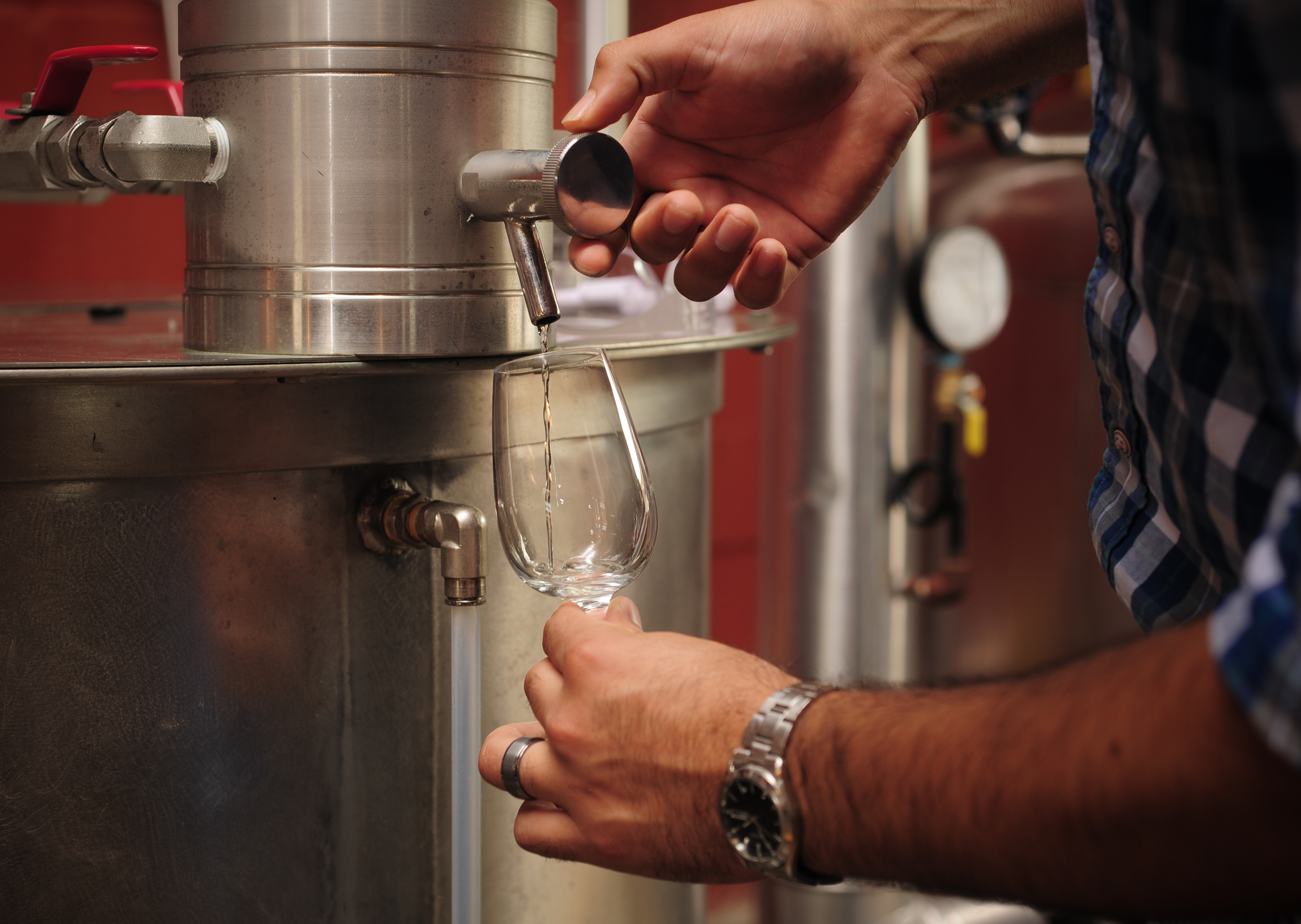 Filling a whiskey glass at Moonshine University