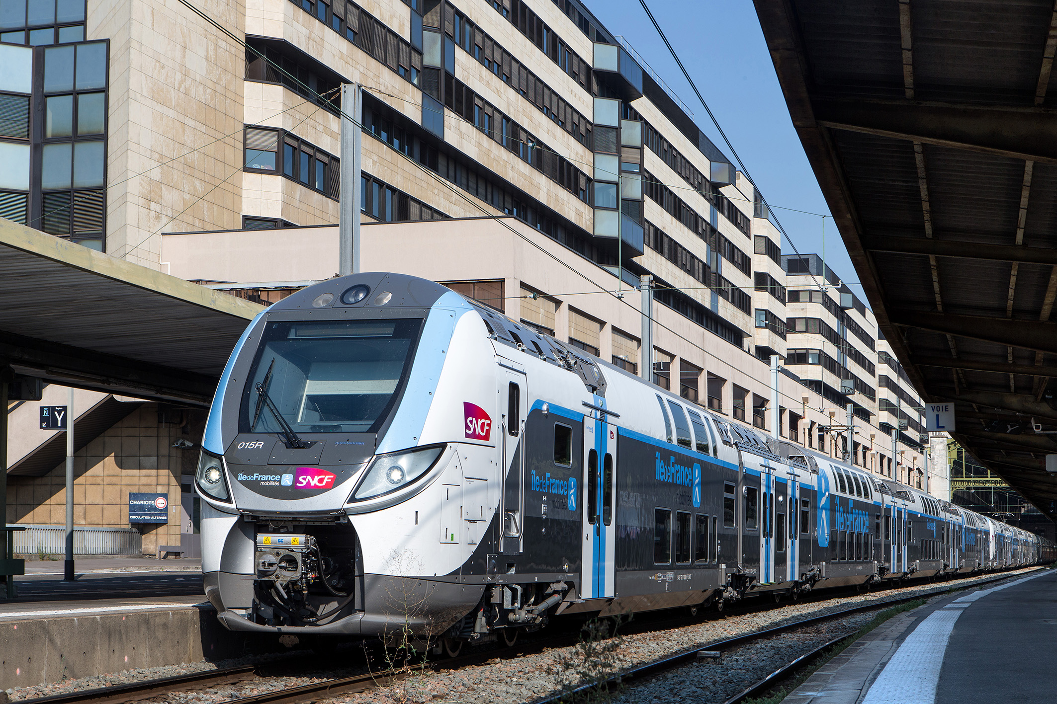 BOMBARDIER OMNEO Regio2N train in Ile-de-France Region livery at Gare de Lyon (Paris)
