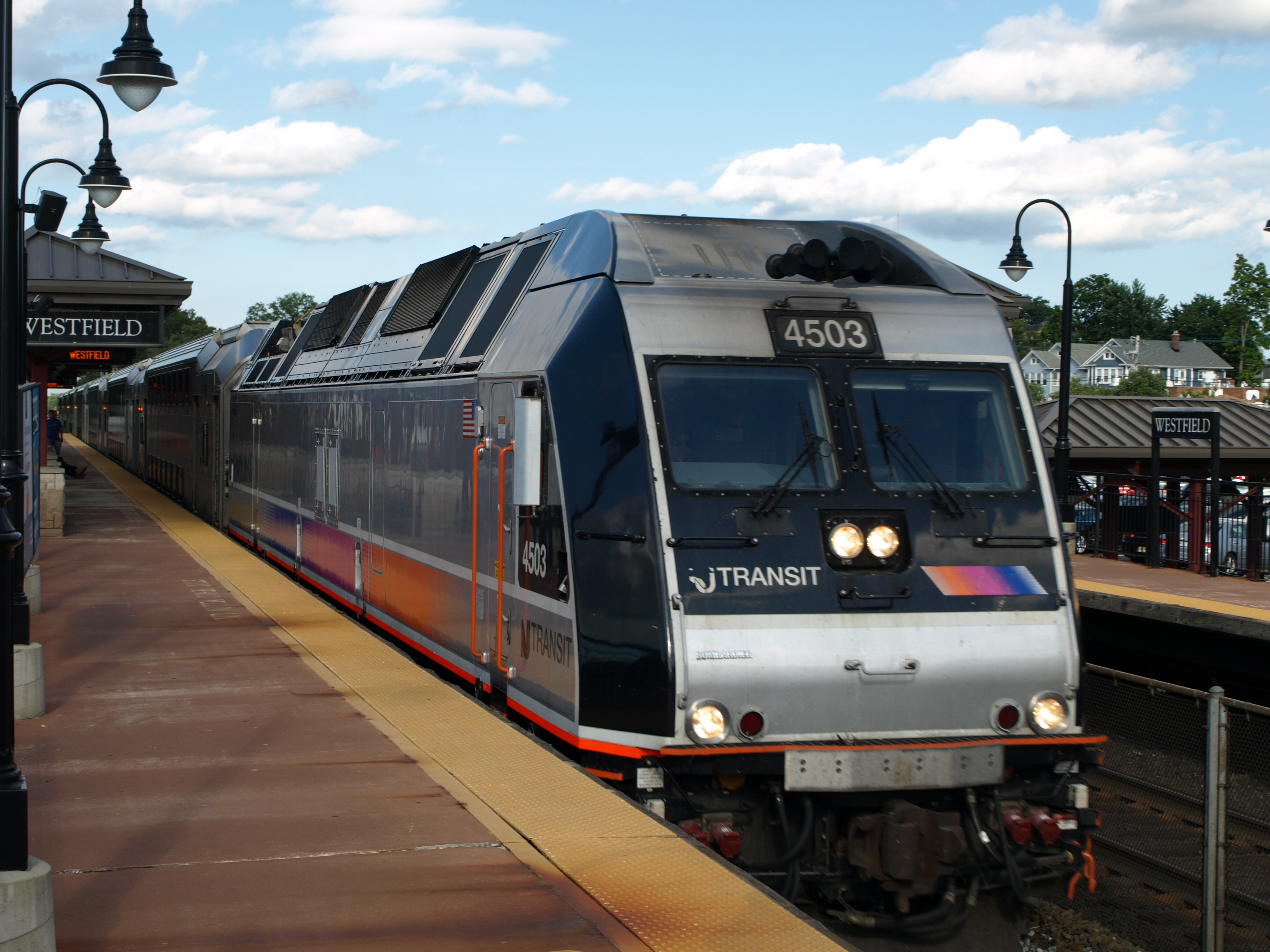 Bombardier ALP-45DP locomotive photo-Westfield Roman Porta