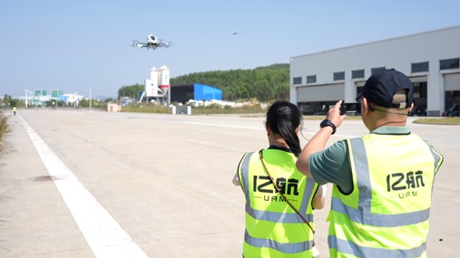 EH216-S completed a continuous flight test with solid-state battery, which is recorded by the officials of the Guangzhou Notary Office