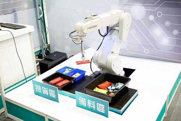 ITRI developed the world’s first AI auto annotation application, which enables robot random bin picking.