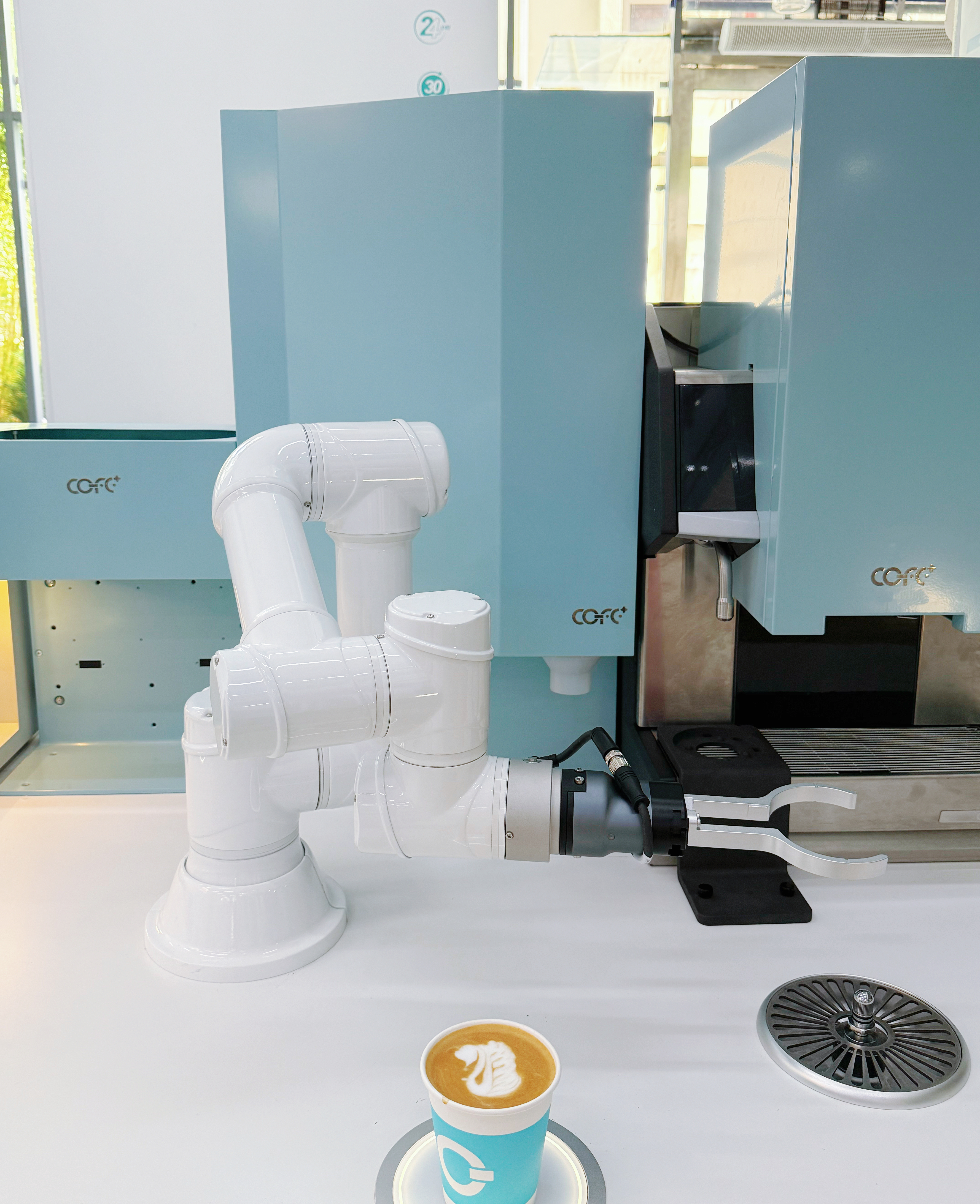 COFE+ Robot Barista Latte Art- Swan